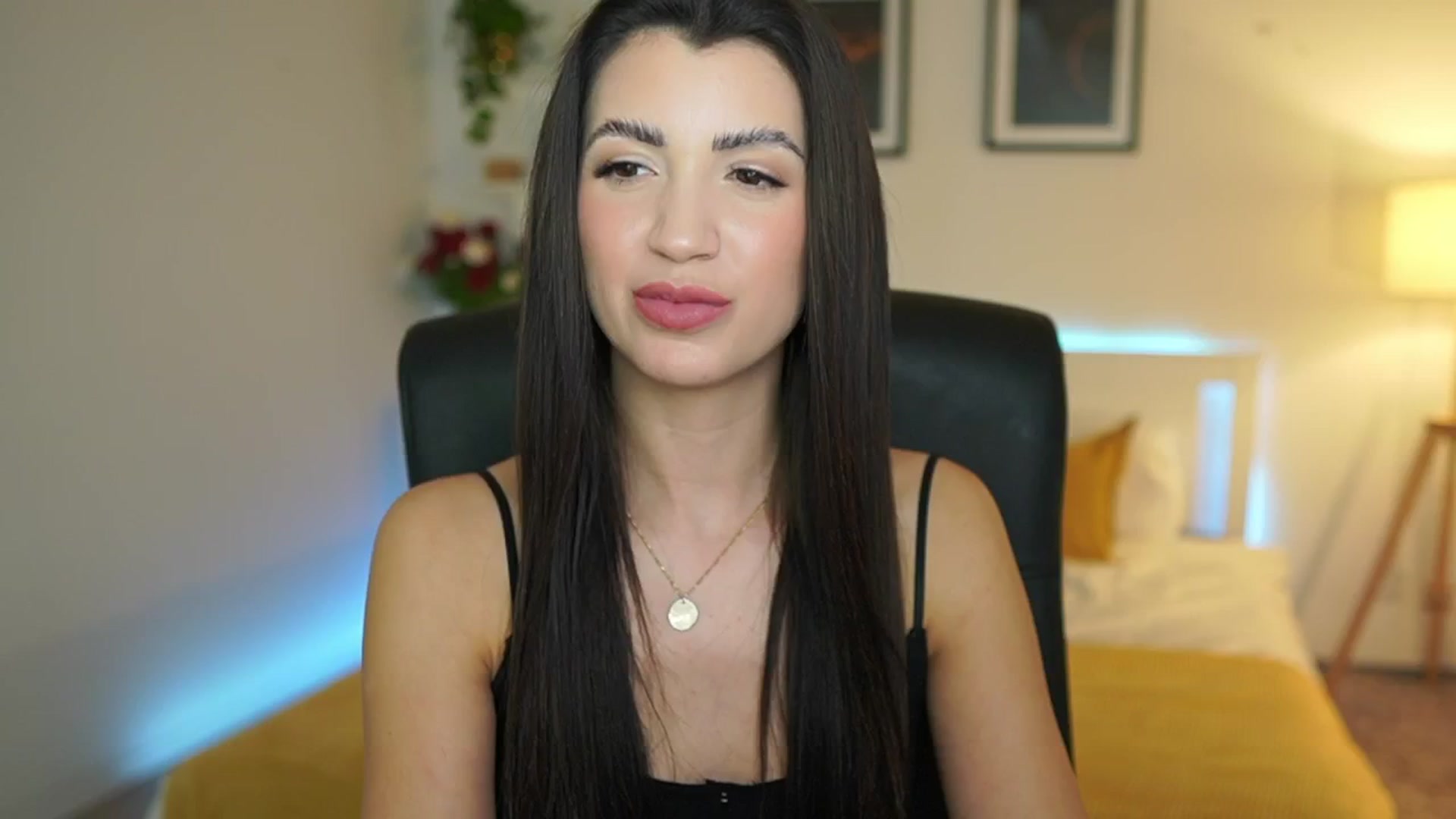 Gallery image thumbnail from Julia_Roca's myfreecams stream on, 03/30/2025, 23:21 image 5 of 20