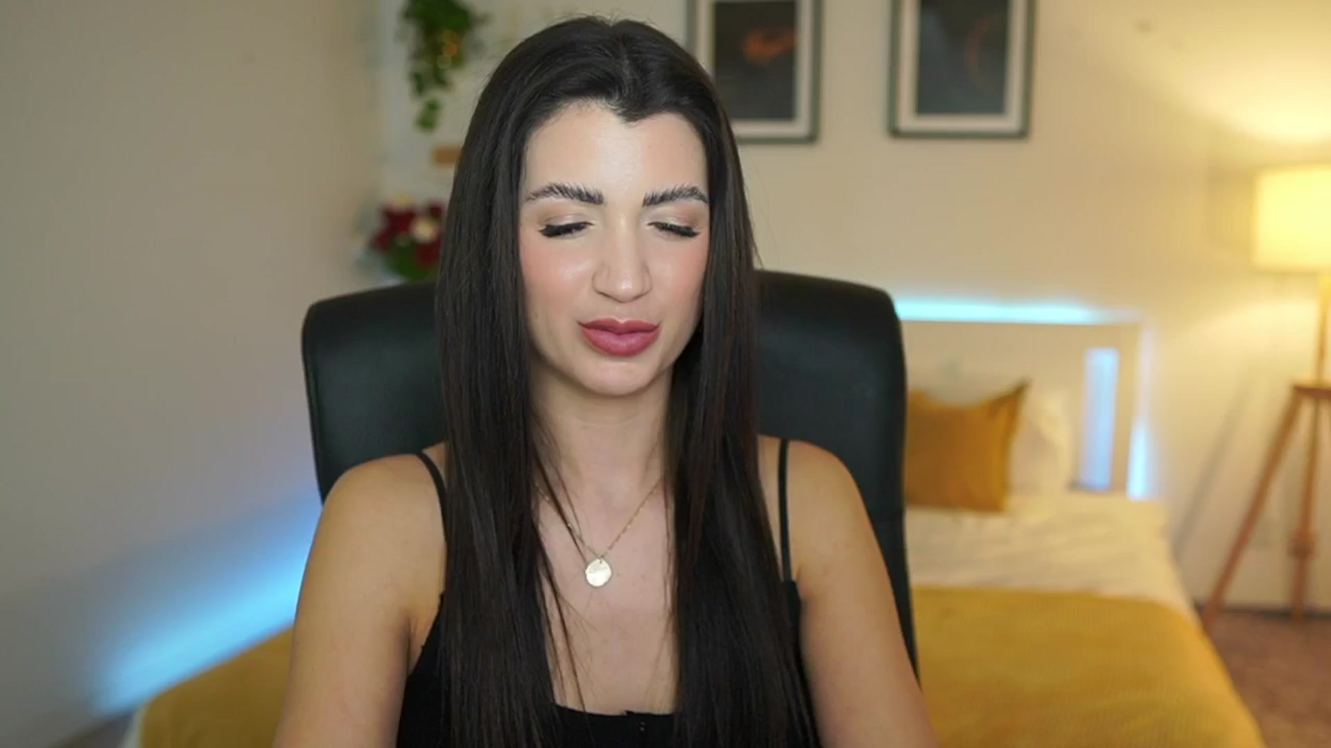 Gallery image thumbnail from Julia_Roca's myfreecams stream on, 03/30/2025, 23:21 image 10 of 20