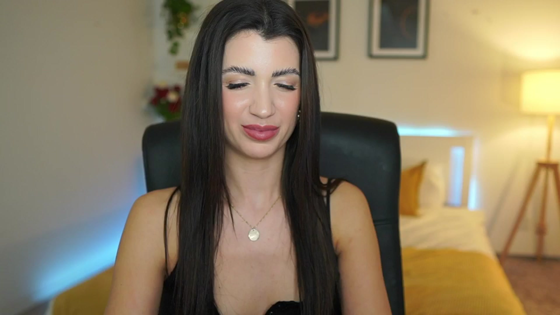 Gallery image thumbnail from Julia_Roca's myfreecams stream on, 03/30/2025, 23:21 image 16 of 20
