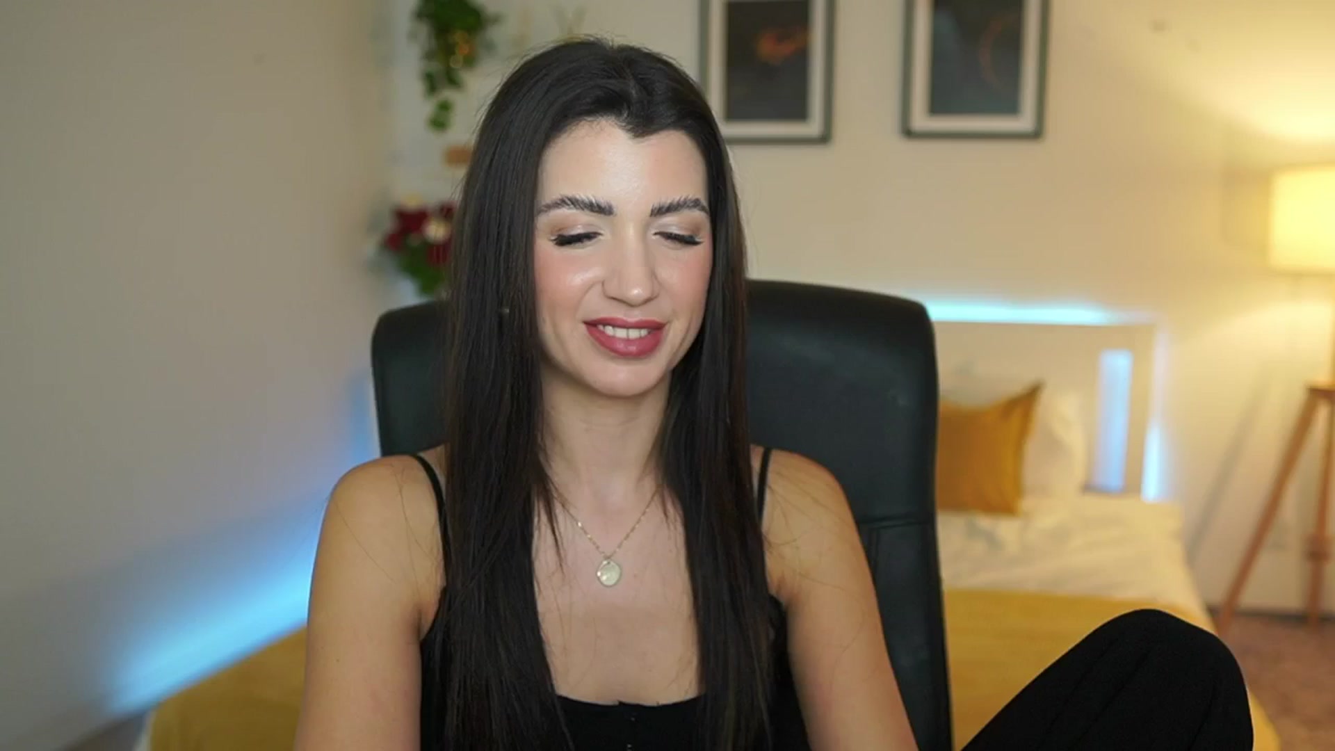 Gallery image thumbnail from Julia_Roca's myfreecams stream on, 03/30/2025, 23:21 image 7 of 20