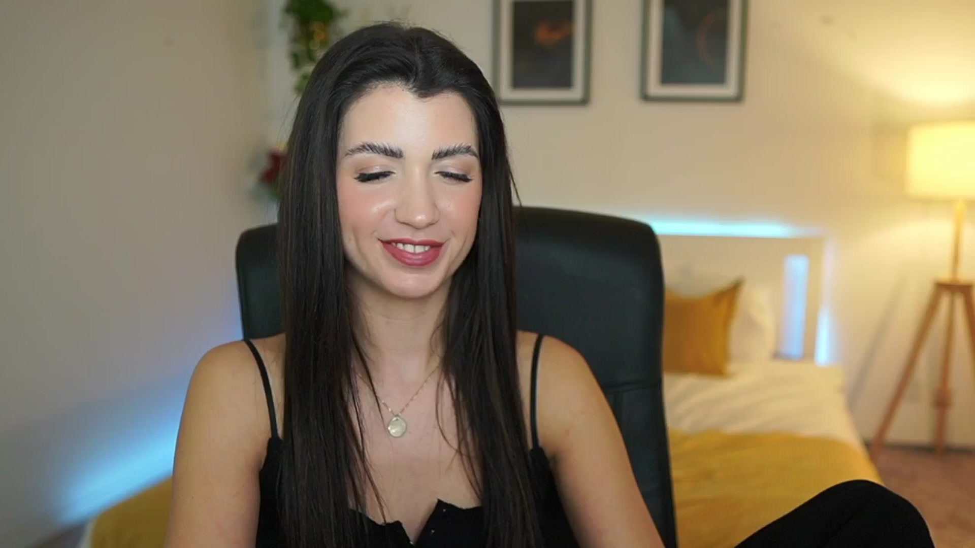 Gallery image thumbnail from Julia_Roca's myfreecams stream on, 03/30/2025, 23:21 image 19 of 20