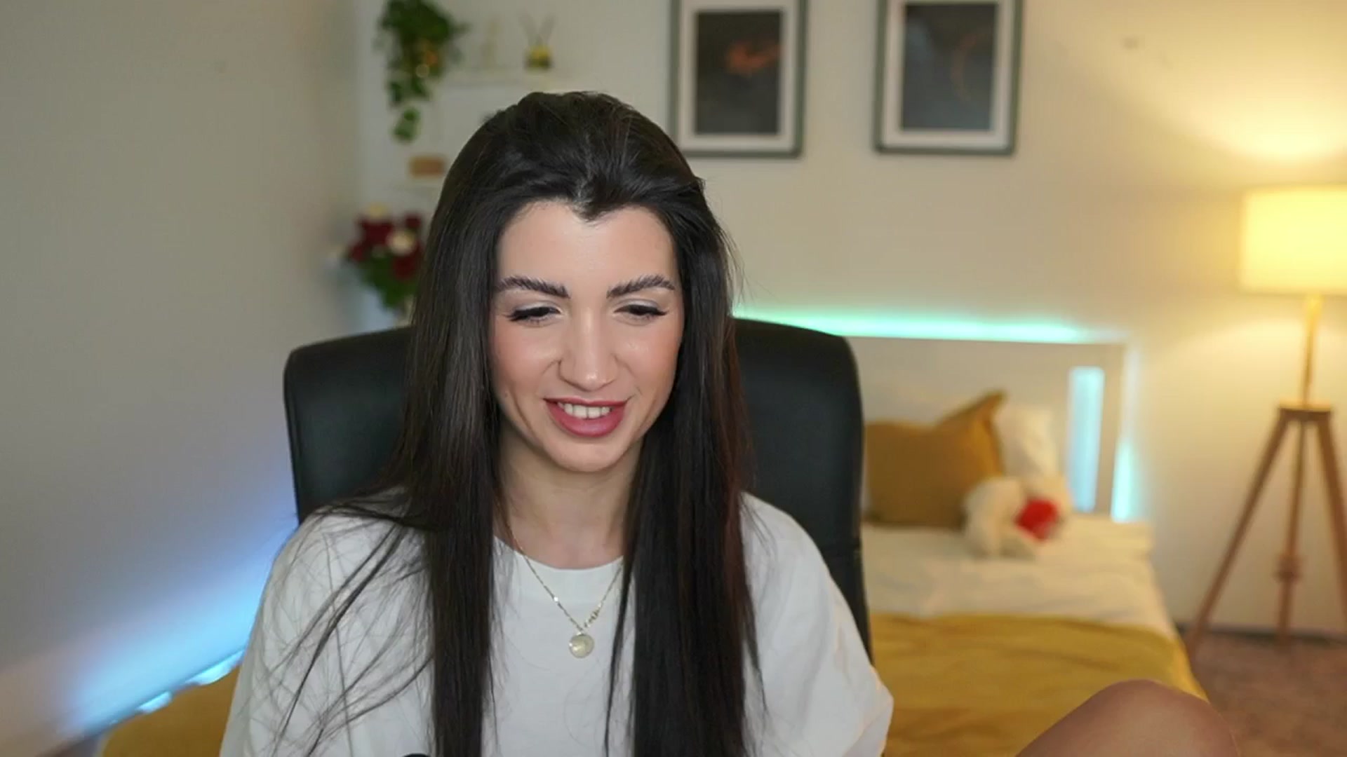Gallery image thumbnail from Julia_Roca's myfreecams stream on, 03/31/2025, 19:46 image 20 of 20