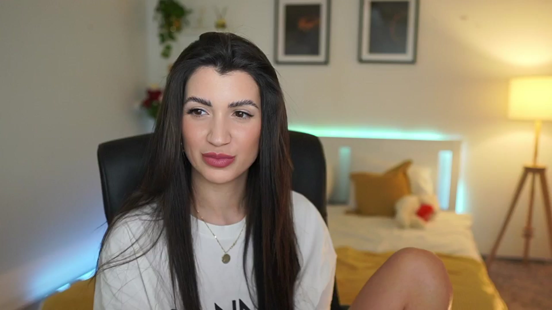 Gallery image thumbnail from Julia_Roca's myfreecams stream on, 03/31/2025, 19:46 image 19 of 20