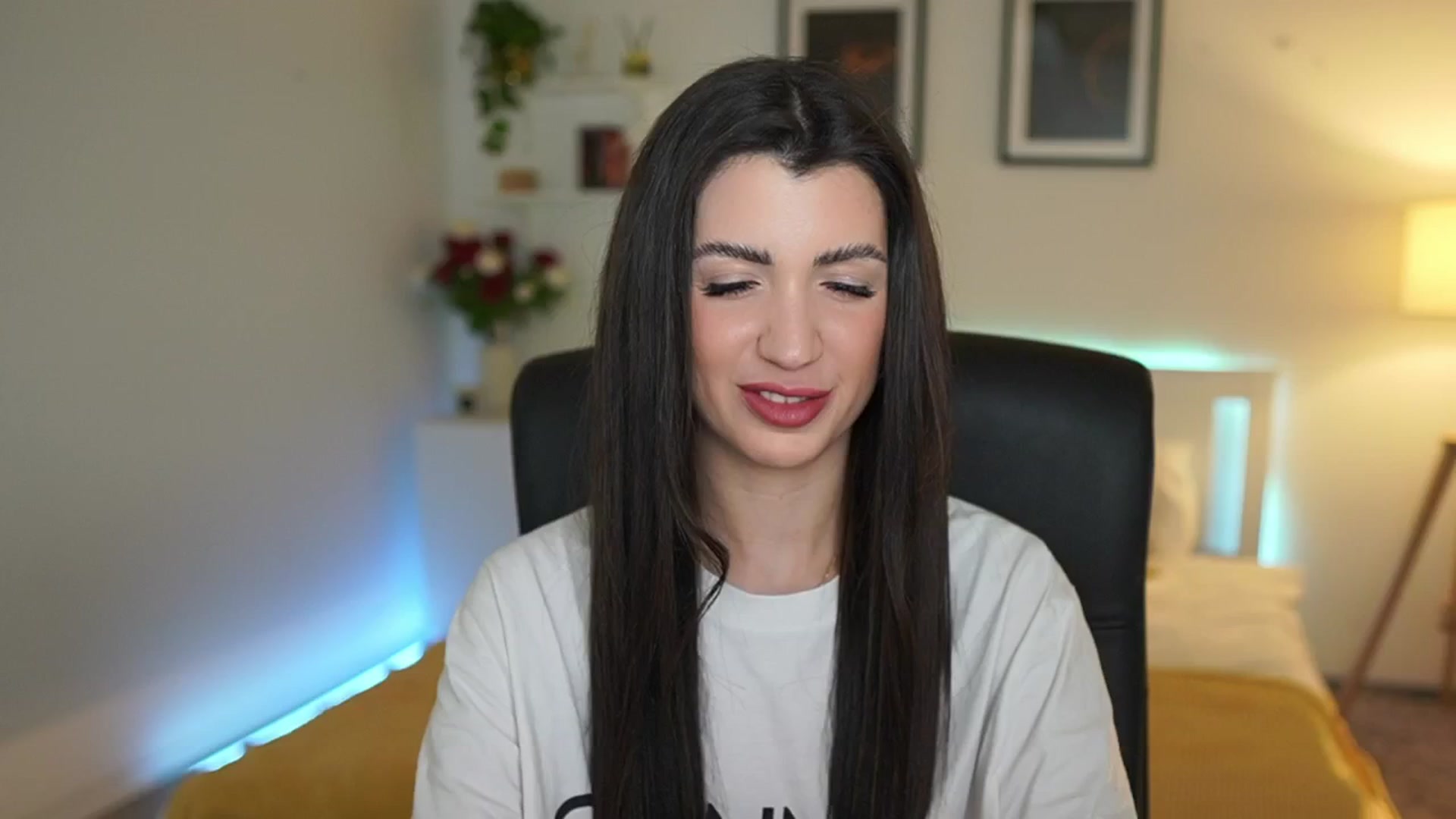 Gallery image thumbnail from Julia_Roca's myfreecams stream on, 03/31/2025, 19:46 image 6 of 20
