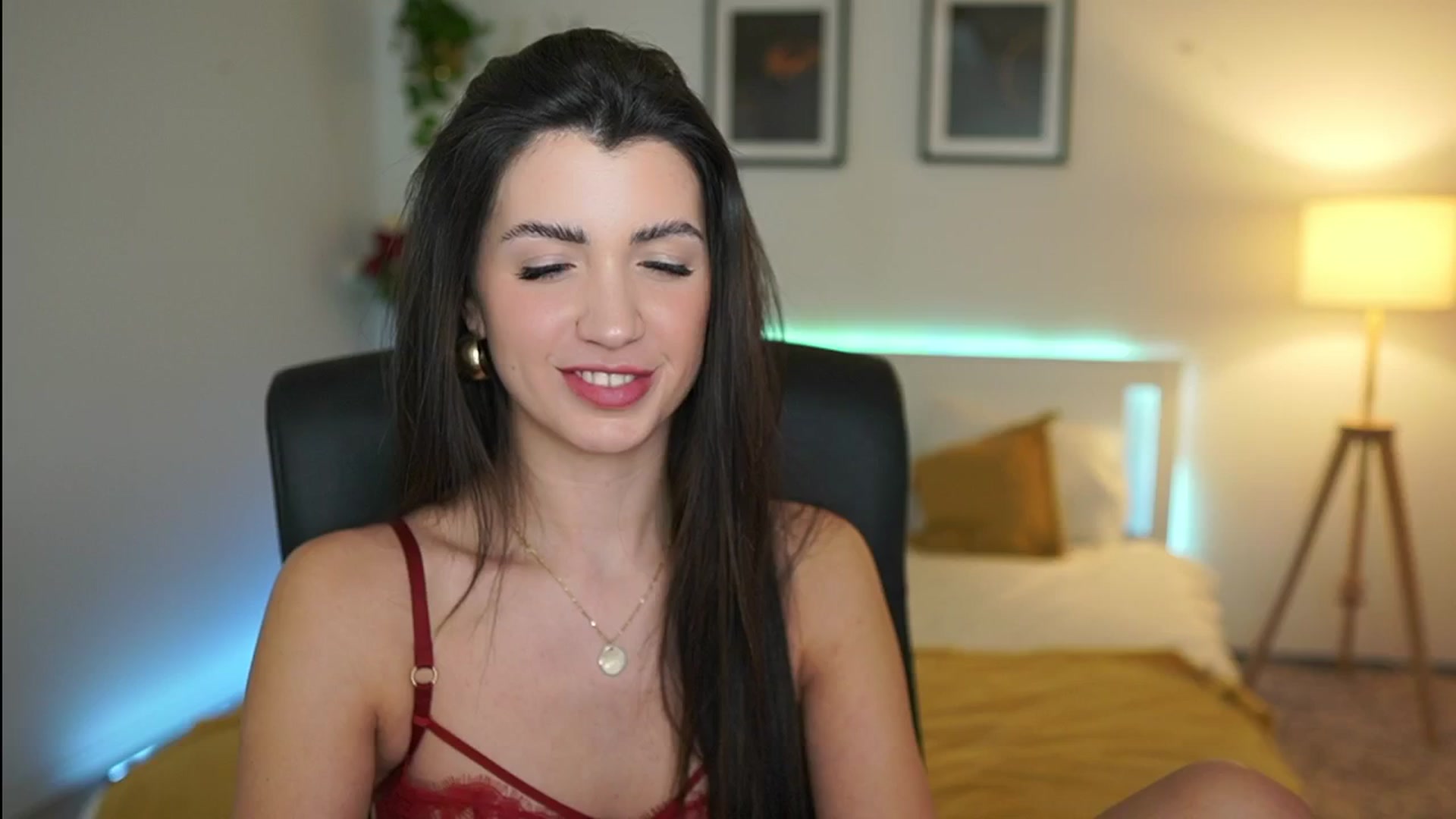 Gallery image thumbnail from Julia_Roca's myfreecams stream on, 03/31/2025, 22:39 image 6 of 20