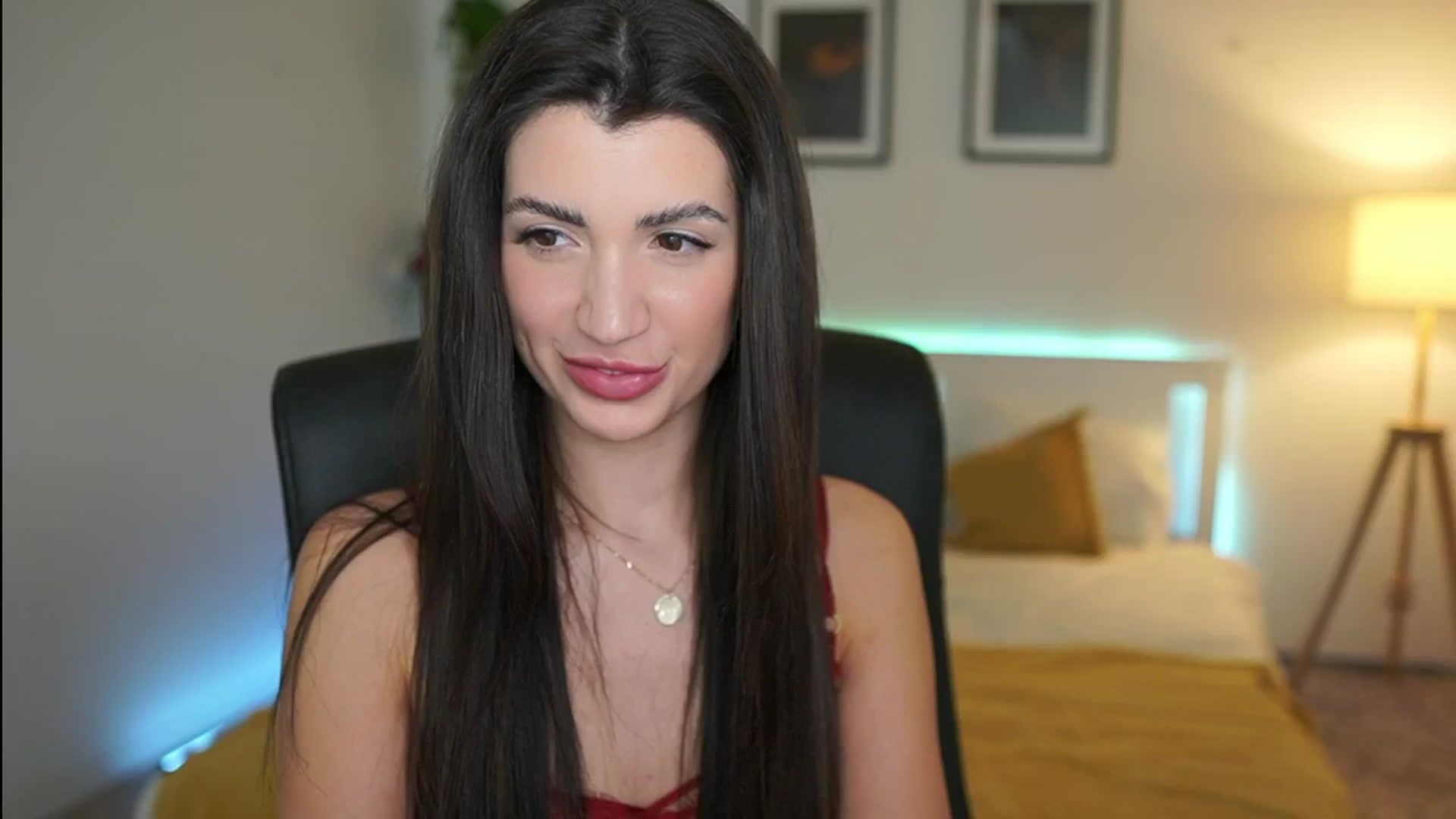 Gallery image thumbnail from Julia_Roca's myfreecams stream on, 03/31/2025, 22:39 image 19 of 20