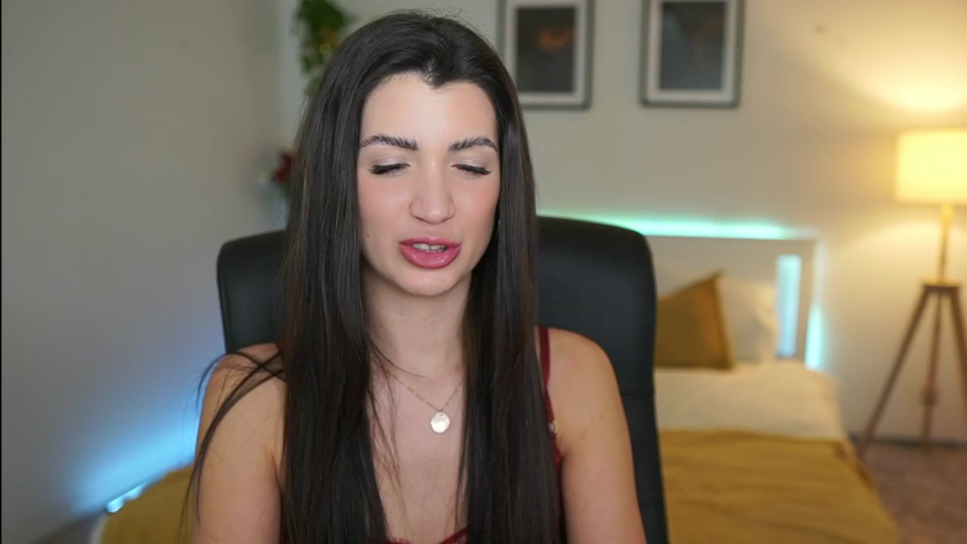 Gallery image thumbnail from Julia_Roca's myfreecams stream on, 03/31/2025, 22:39 image 20 of 20