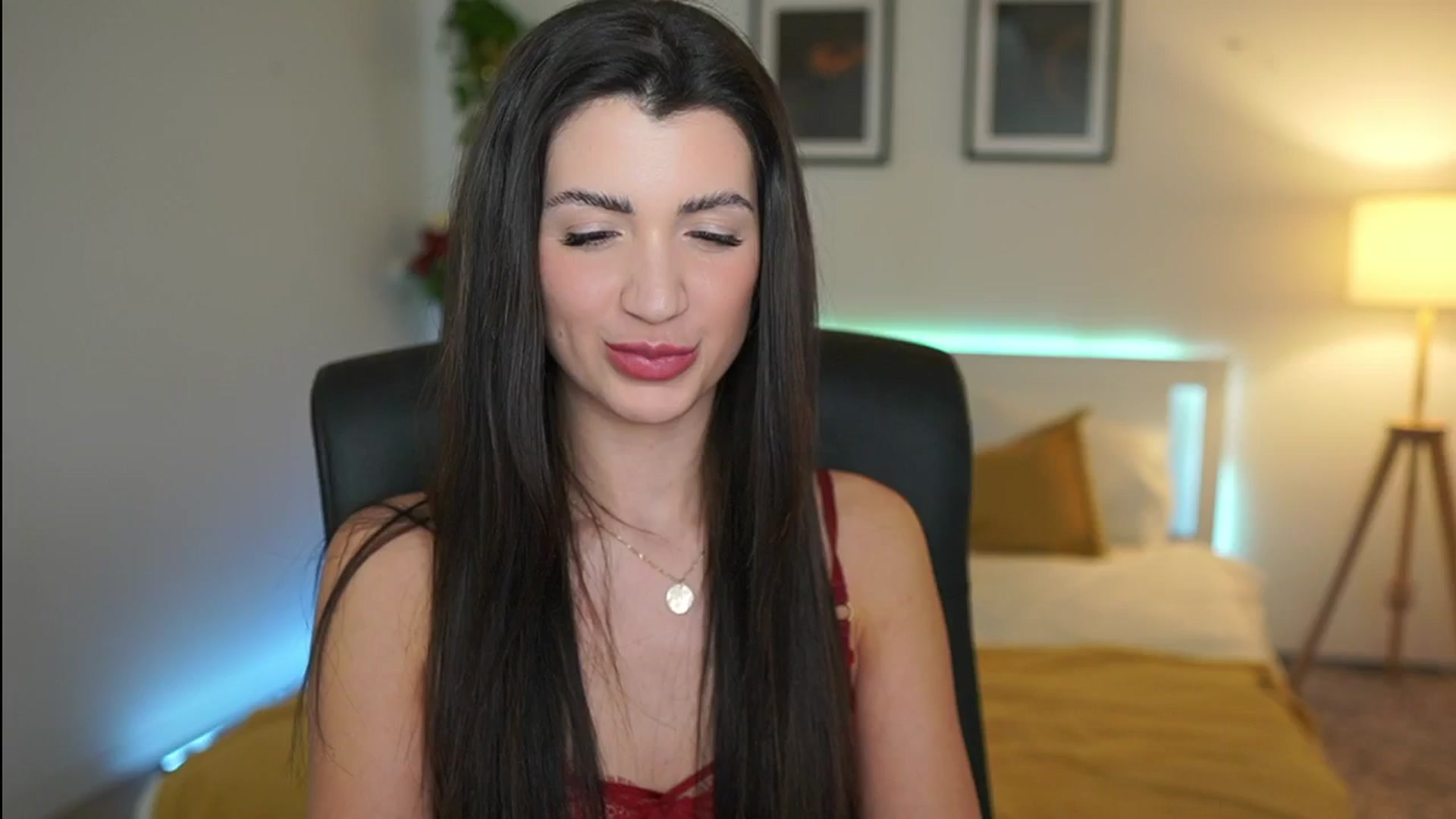 Gallery image thumbnail from Julia_Roca's myfreecams stream on, 03/31/2025, 22:39 image 18 of 20
