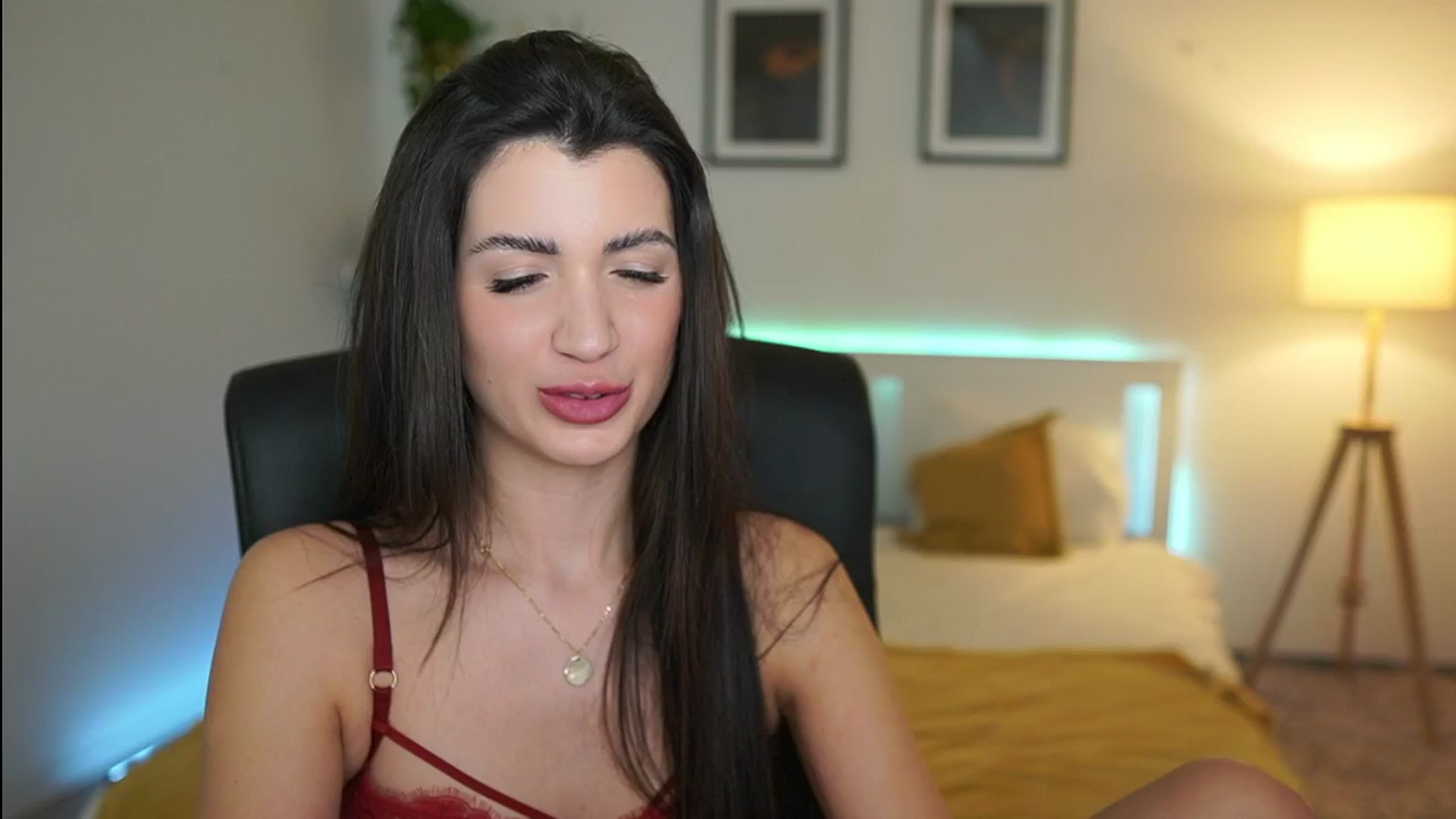 Gallery image thumbnail from Julia_Roca's myfreecams stream on, 03/31/2025, 22:39 image 10 of 20