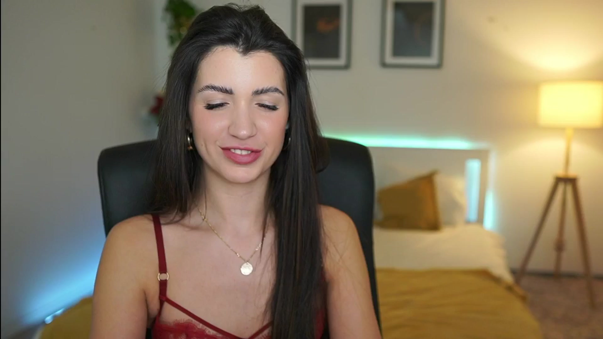 Gallery image thumbnail from Julia_Roca's myfreecams stream on, 03/31/2025, 22:39 image 12 of 20