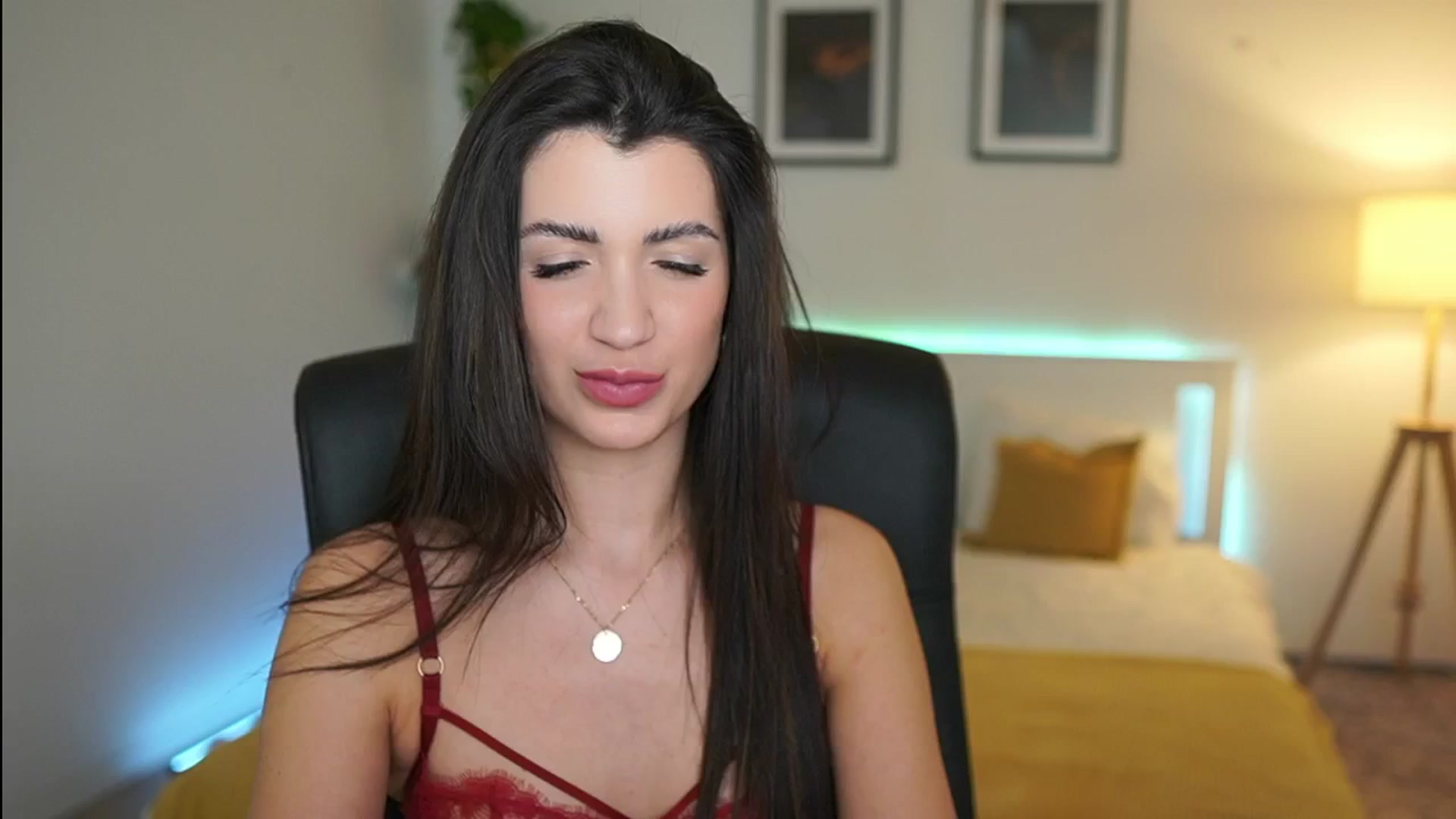 Gallery image thumbnail from Julia_Roca's myfreecams stream on, 03/31/2025, 23:31 image 18 of 20