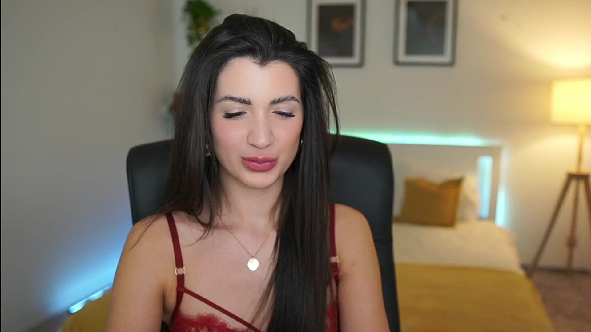 Gallery image thumbnail from Julia_Roca's myfreecams stream on, 03/31/2025, 23:31 image 19 of 20