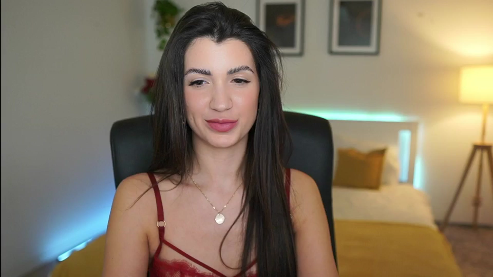 Gallery image thumbnail from Julia_Roca's myfreecams stream on, 03/31/2025, 23:31 image 13 of 20
