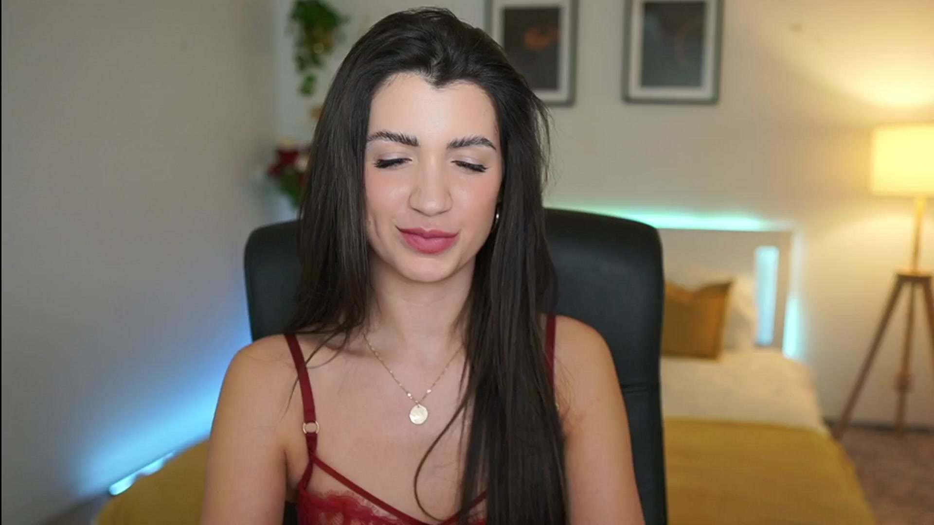 Gallery image thumbnail from Julia_Roca's myfreecams stream on, 03/31/2025, 23:31 image 14 of 20