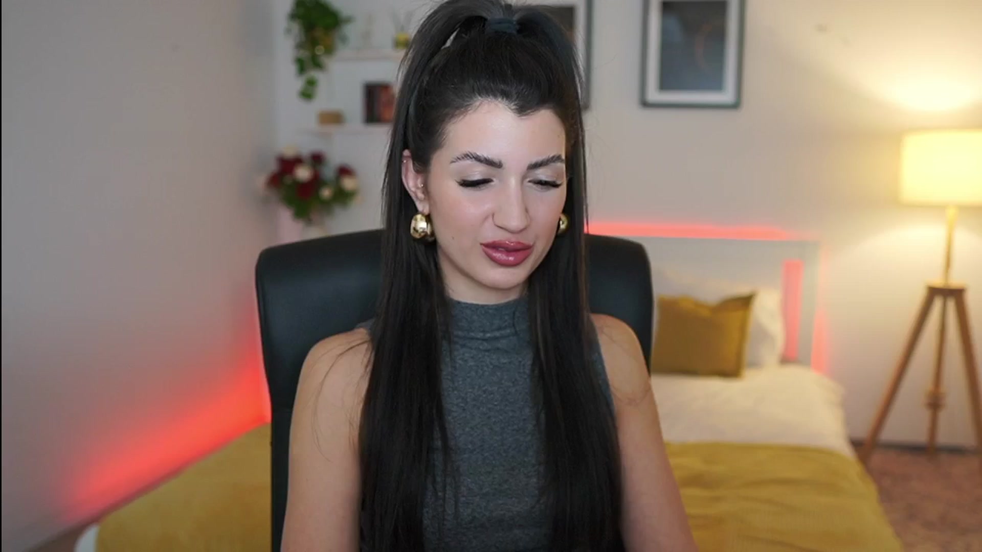 Gallery image thumbnail from Julia_Roca's myfreecams stream on, 04/02/2025, 20:05 image 5 of 20