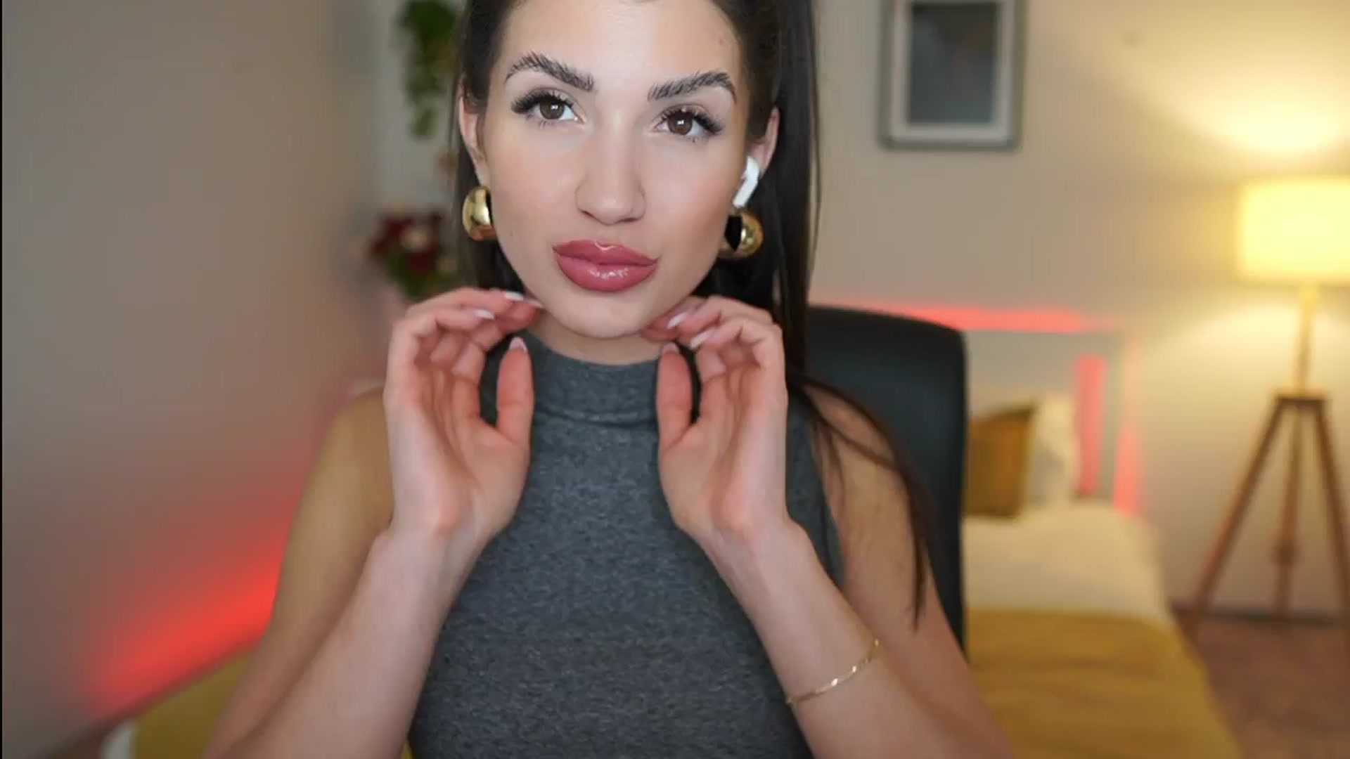 Gallery image thumbnail from Julia_Roca's myfreecams stream on, 04/02/2025, 20:05 image 6 of 20