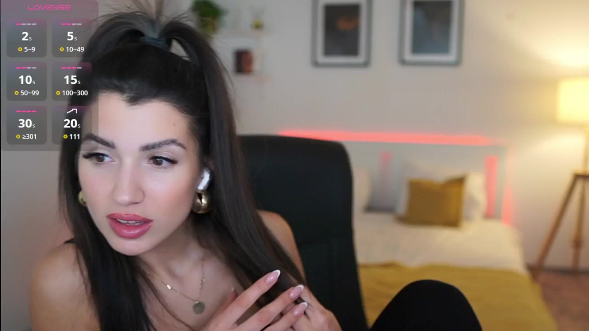 Gallery image thumbnail from Julia_Roca's myfreecams stream on, 04/02/2025, 20:54 image 13 of 20