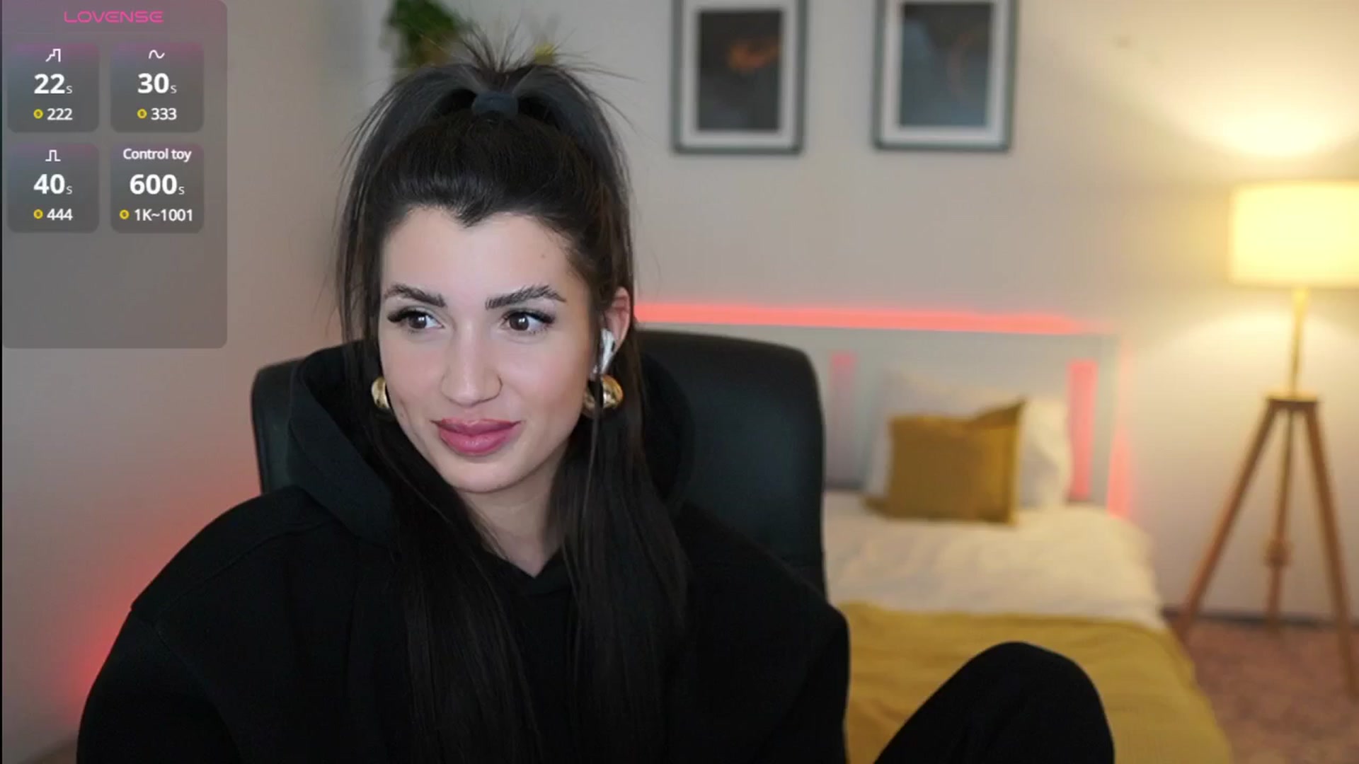 Gallery image thumbnail from Julia_Roca's myfreecams stream on, 04/02/2025, 22:51 image 1 of 20