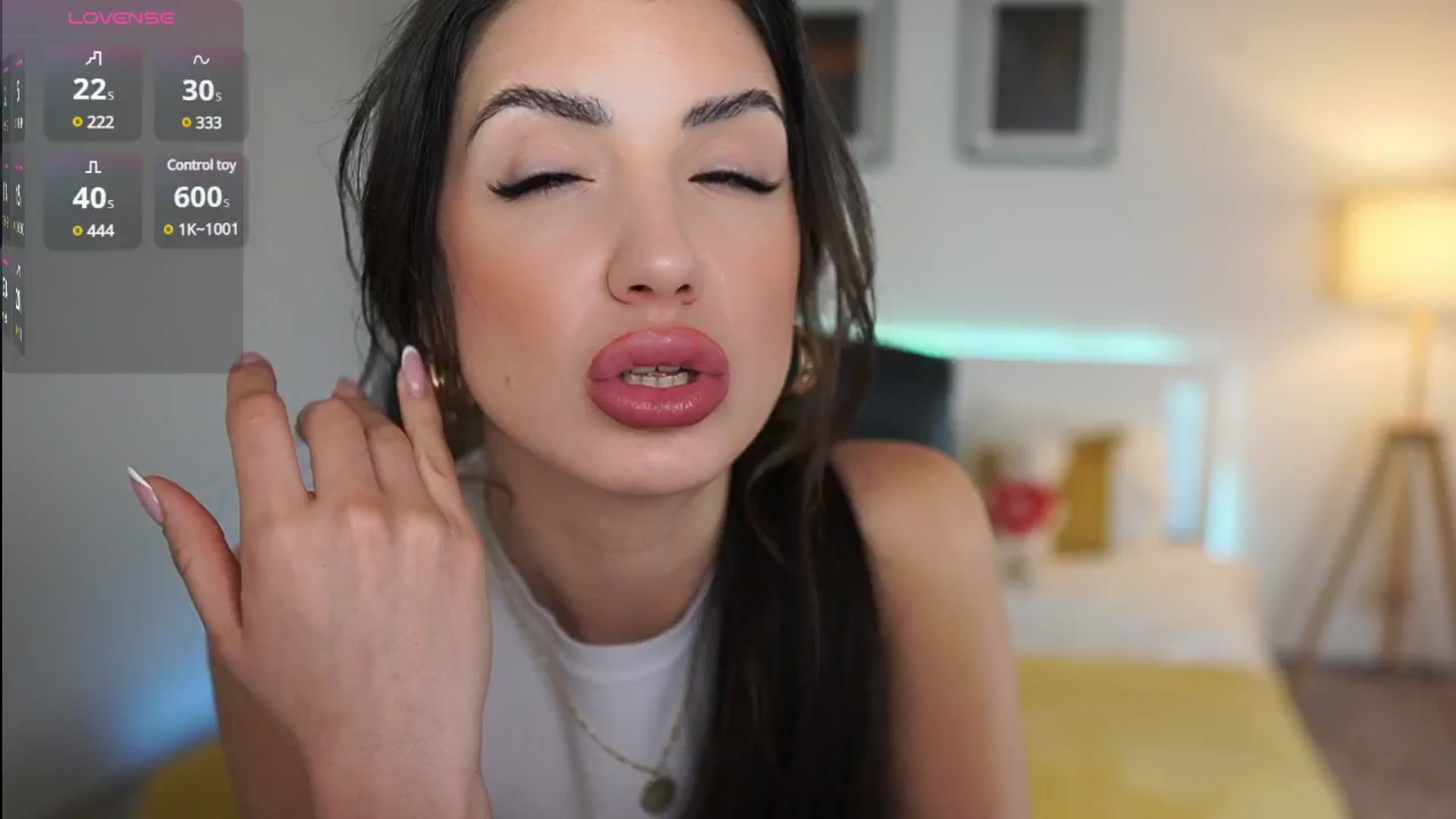 Gallery image thumbnail from Julia_Roca's myfreecams stream on, 04/03/2025, 16:18 image 6 of 20