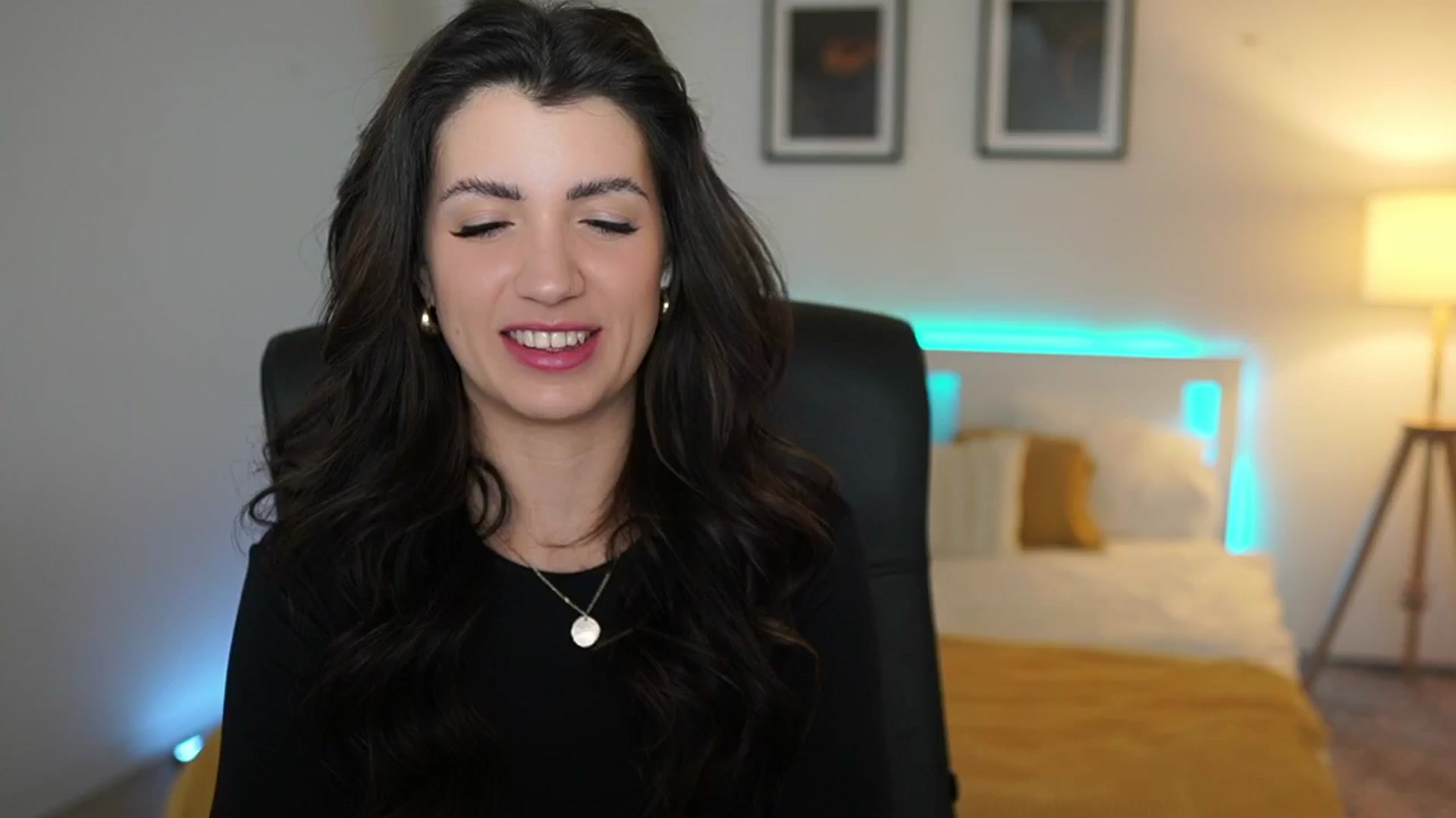 Gallery image thumbnail from Julia_Roca's myfreecams stream on, 04/14/2025, 21:34 image 4 of 20