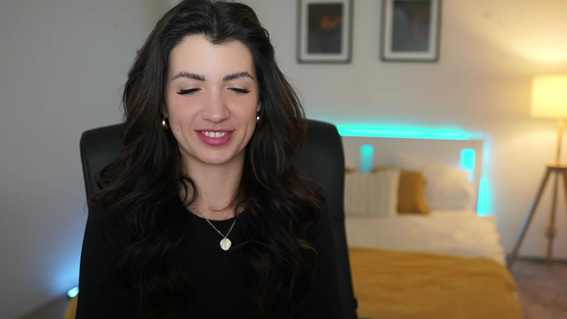 Gallery image thumbnail from Julia_Roca's myfreecams stream on, 04/14/2025, 21:34 image 5 of 20