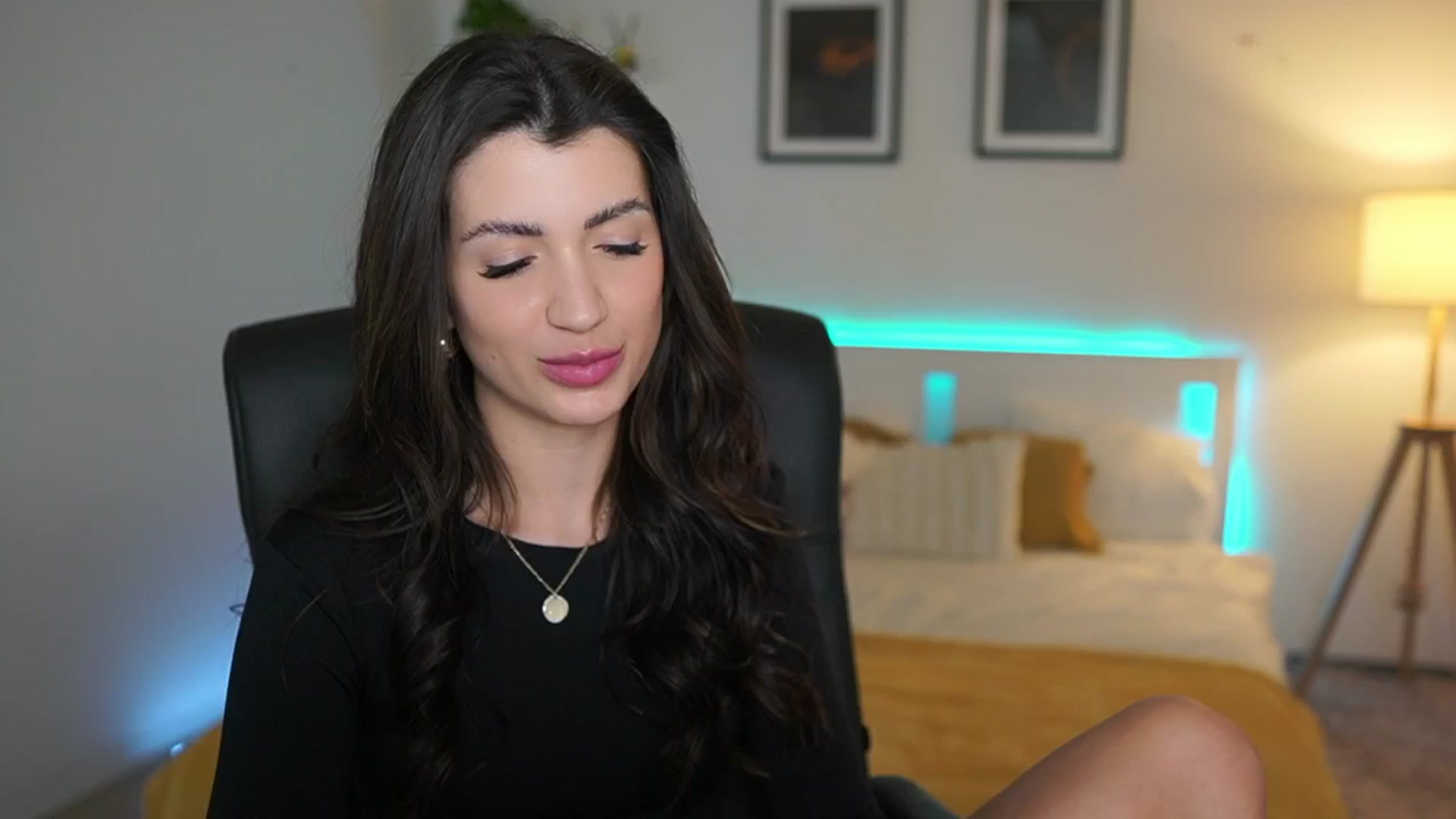 Gallery image thumbnail from Julia_Roca's myfreecams stream on, 04/14/2025, 23:07 image 9 of 20