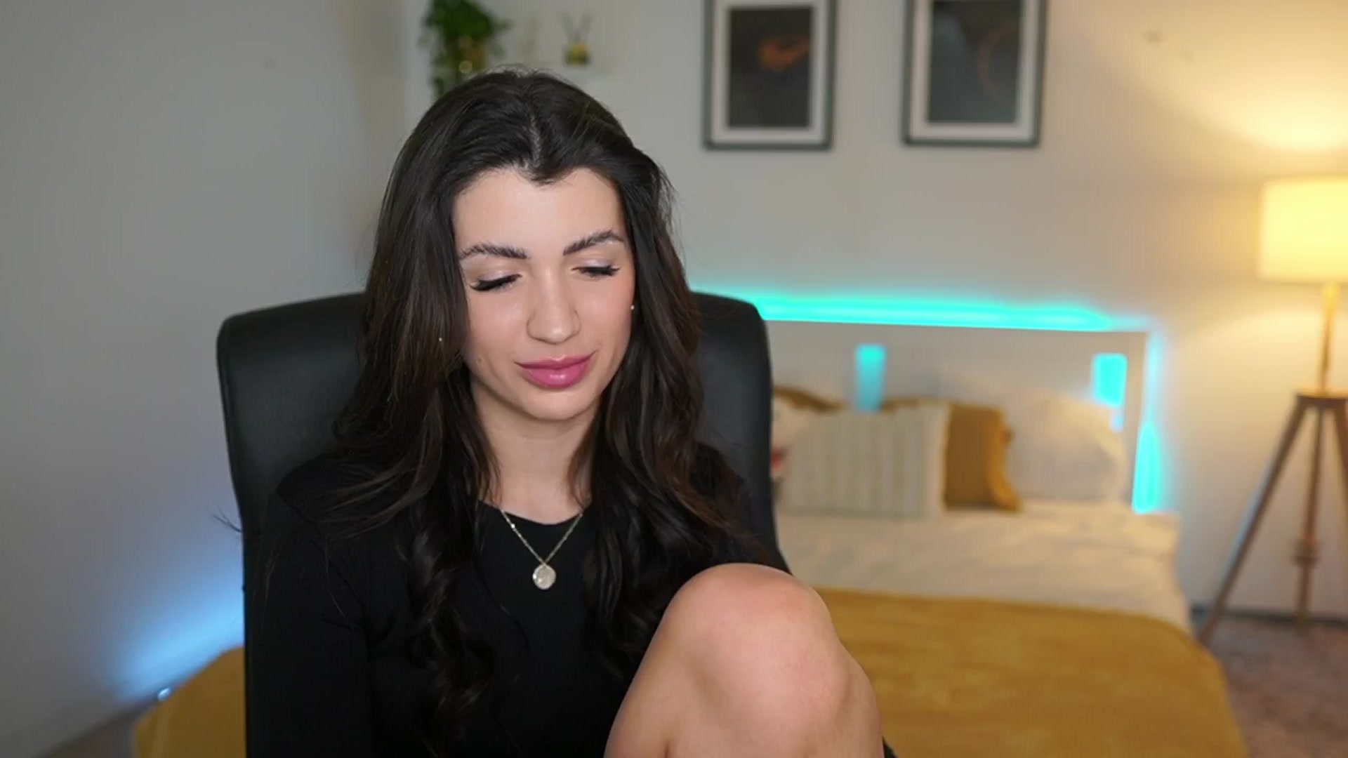 Gallery image thumbnail from Julia_Roca's myfreecams stream on, 04/14/2025, 23:07 image 11 of 20