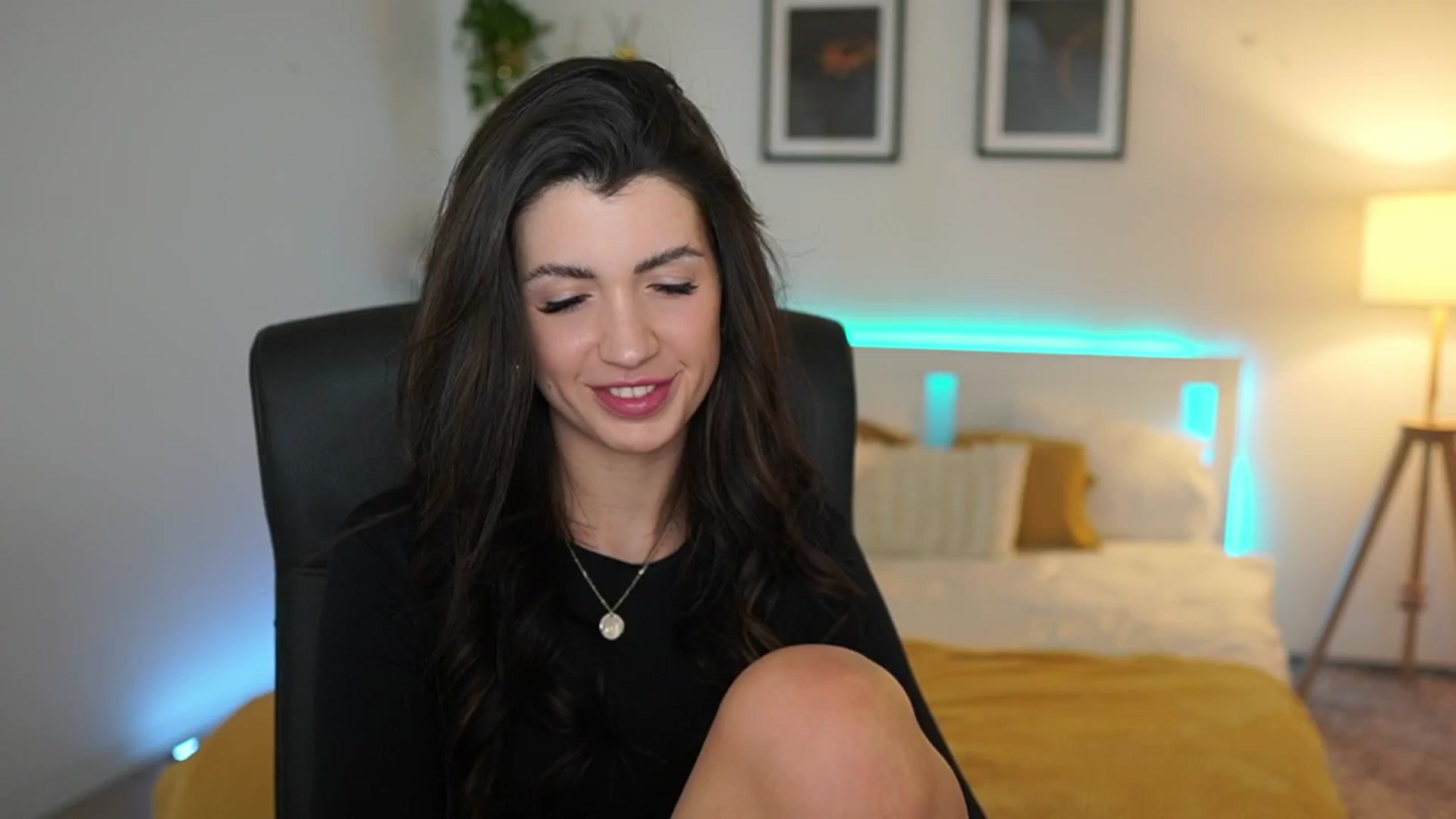 Gallery image thumbnail from Julia_Roca's myfreecams stream on, 04/14/2025, 23:07 image 20 of 20