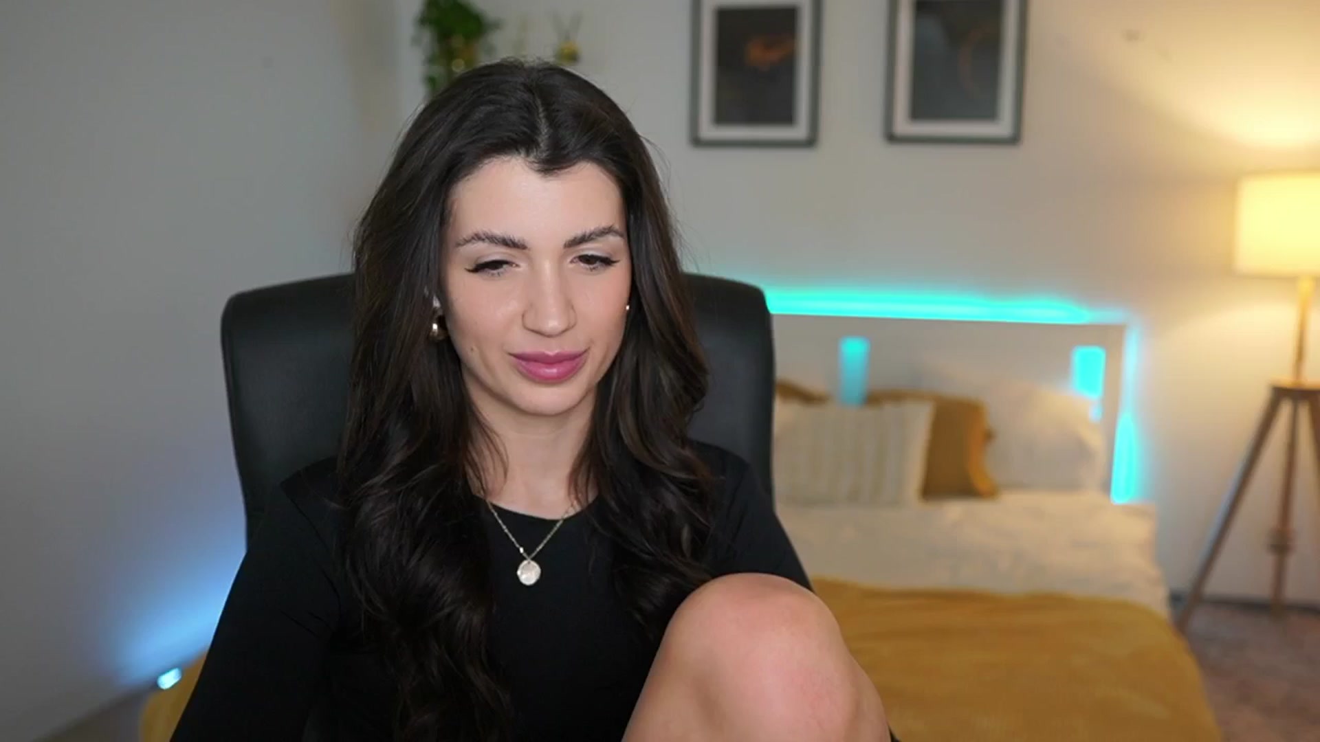 Gallery image thumbnail from Julia_Roca's myfreecams stream on, 04/14/2025, 23:07 image 15 of 20