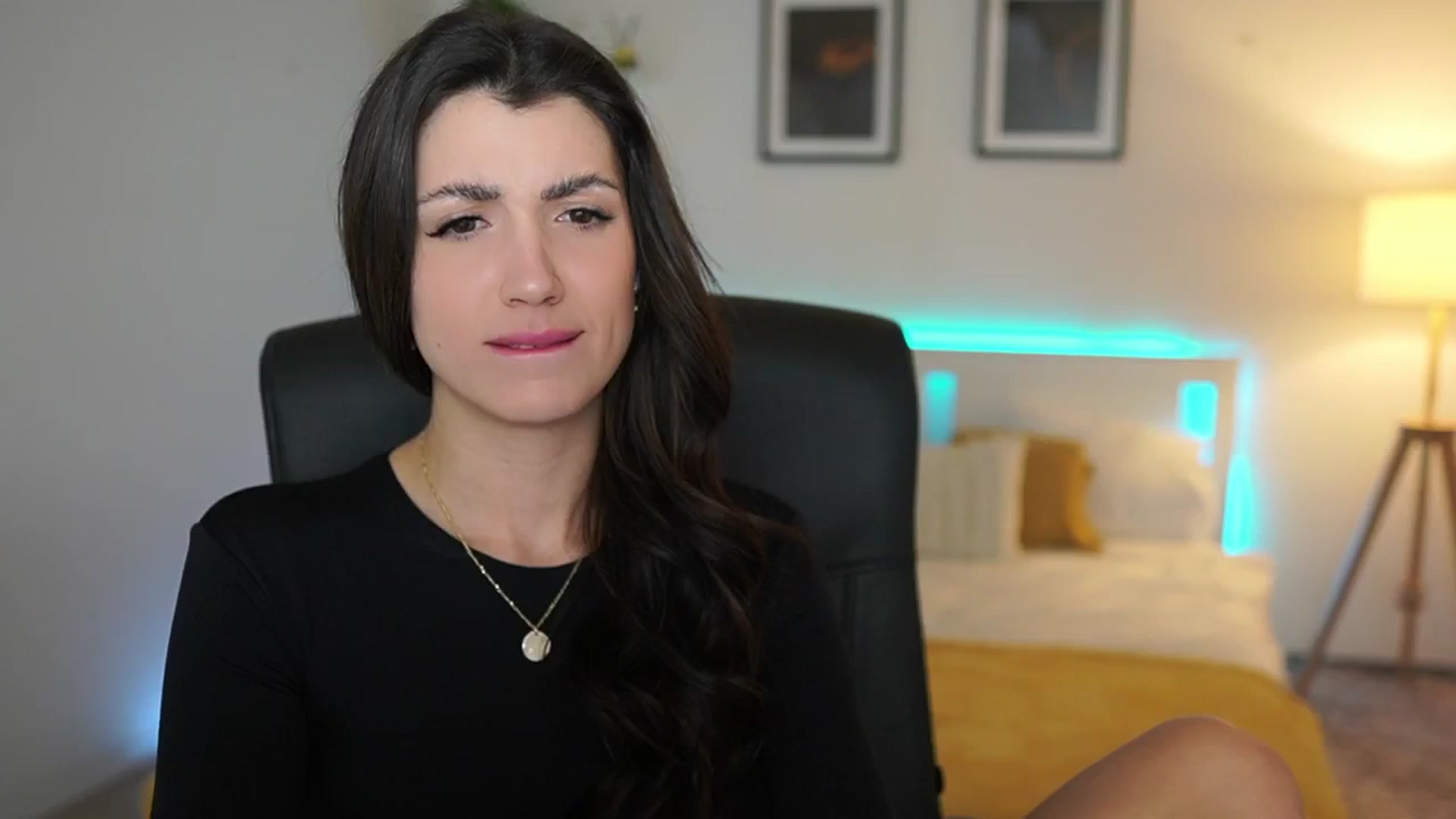 Gallery image thumbnail from Julia_Roca's myfreecams stream on, 04/14/2025, 23:07 image 3 of 20