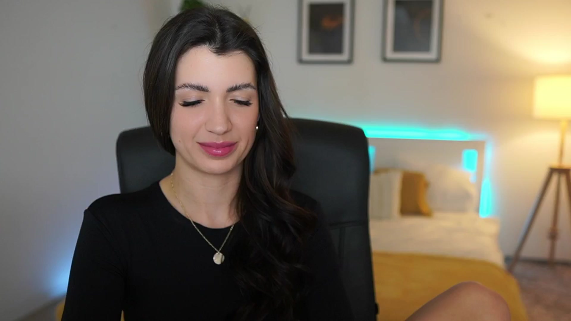 Gallery image thumbnail from Julia_Roca's myfreecams stream on, 04/14/2025, 23:07 image 1 of 20
