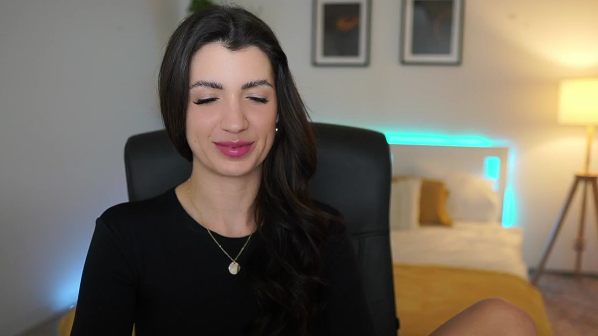 Gallery image thumbnail from Julia_Roca's myfreecams stream on, 04/14/2025, 23:07 image 2 of 20
