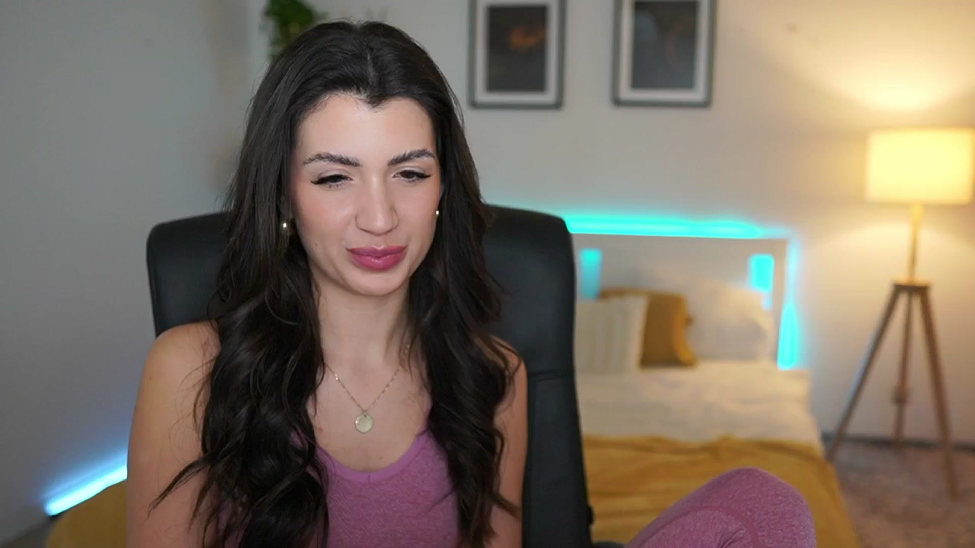 Gallery image thumbnail from Julia_Roca's myfreecams stream on, 04/15/2025, 20:17 image 2 of 20