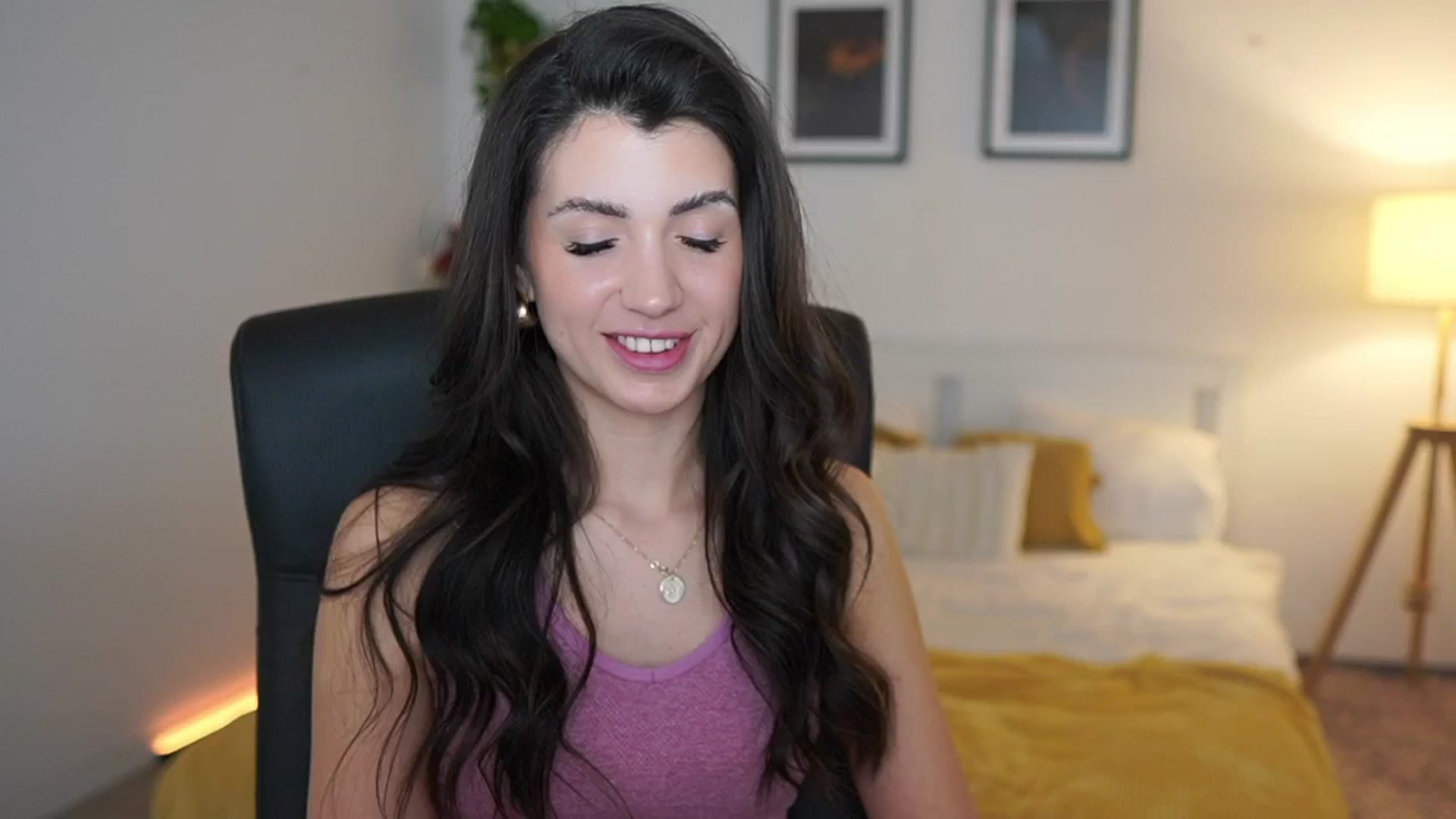 Gallery image thumbnail from Julia_Roca's myfreecams stream on, 04/15/2025, 20:17 image 19 of 20