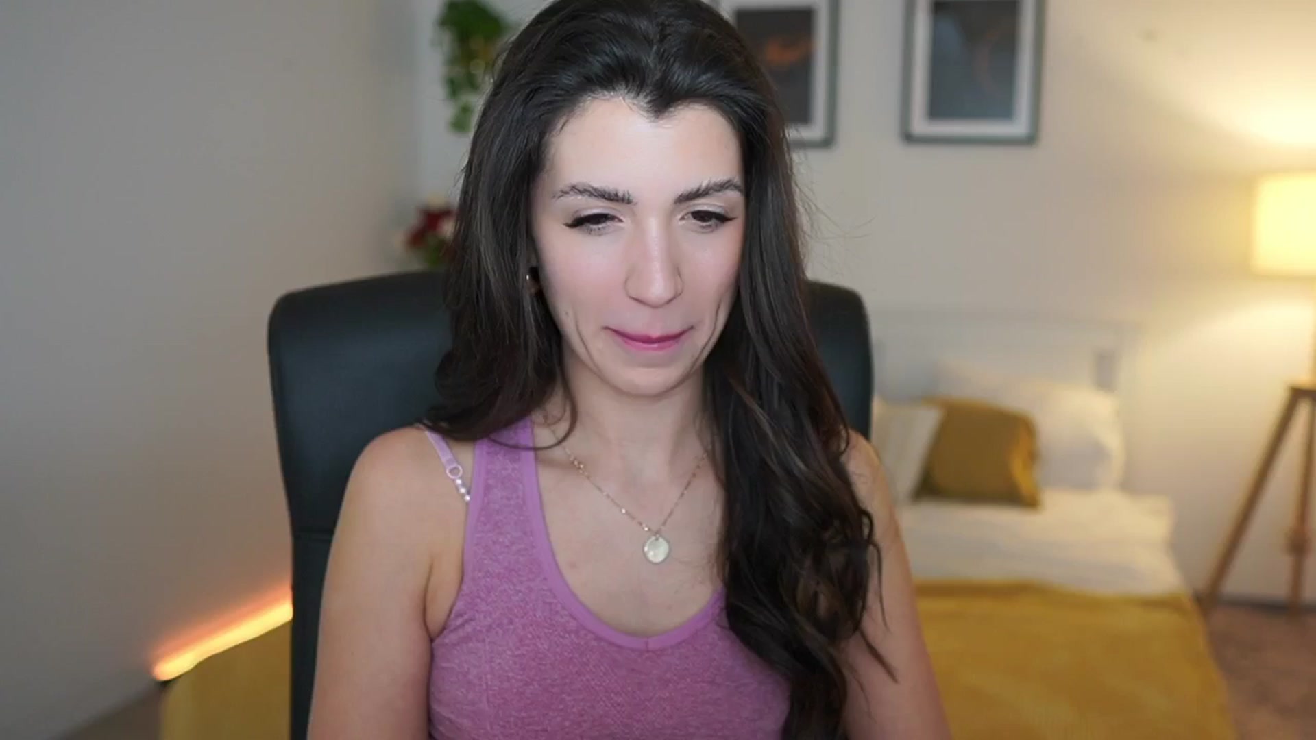 Gallery image thumbnail from Julia_Roca's myfreecams stream on, 04/15/2025, 22:20 image 4 of 20