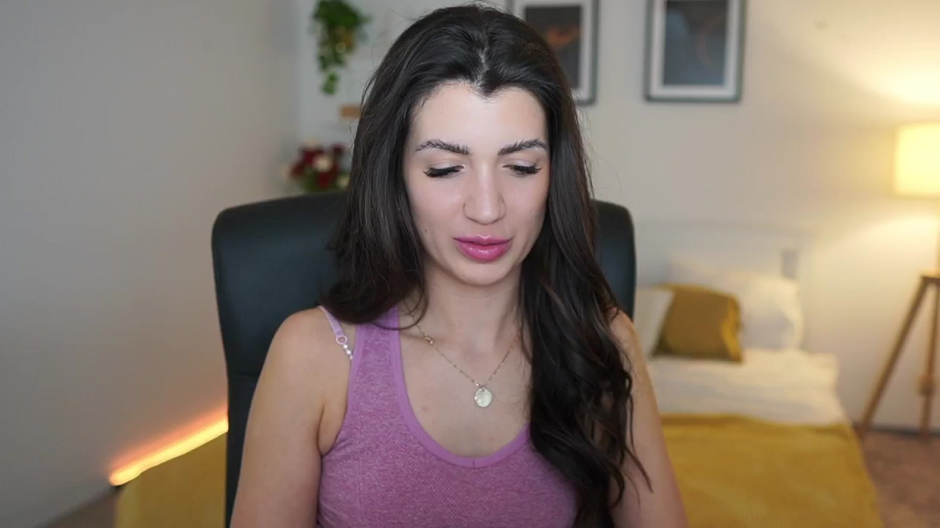 Gallery image thumbnail from Julia_Roca's myfreecams stream on, 04/15/2025, 22:20 image 5 of 20