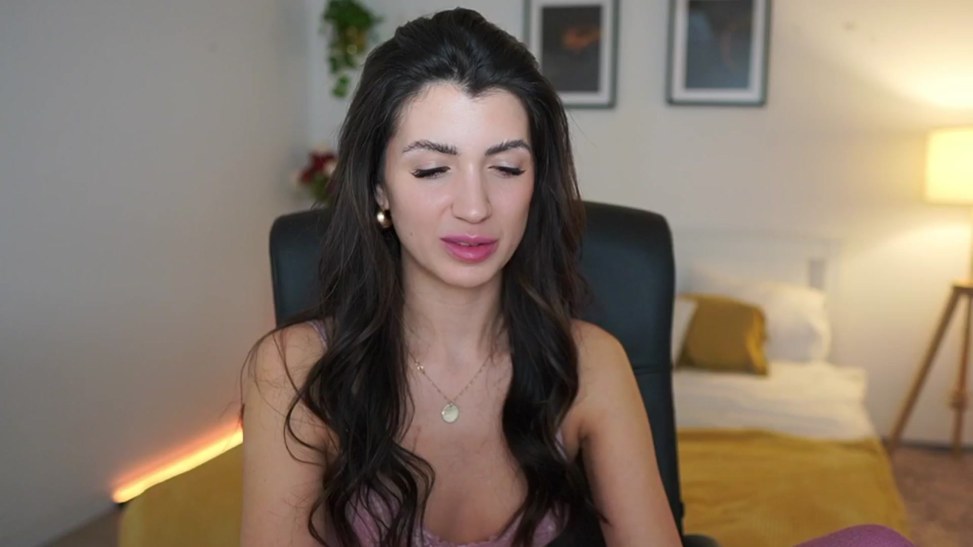 Gallery image thumbnail from Julia_Roca's myfreecams stream on, 04/15/2025, 22:20 image 11 of 20
