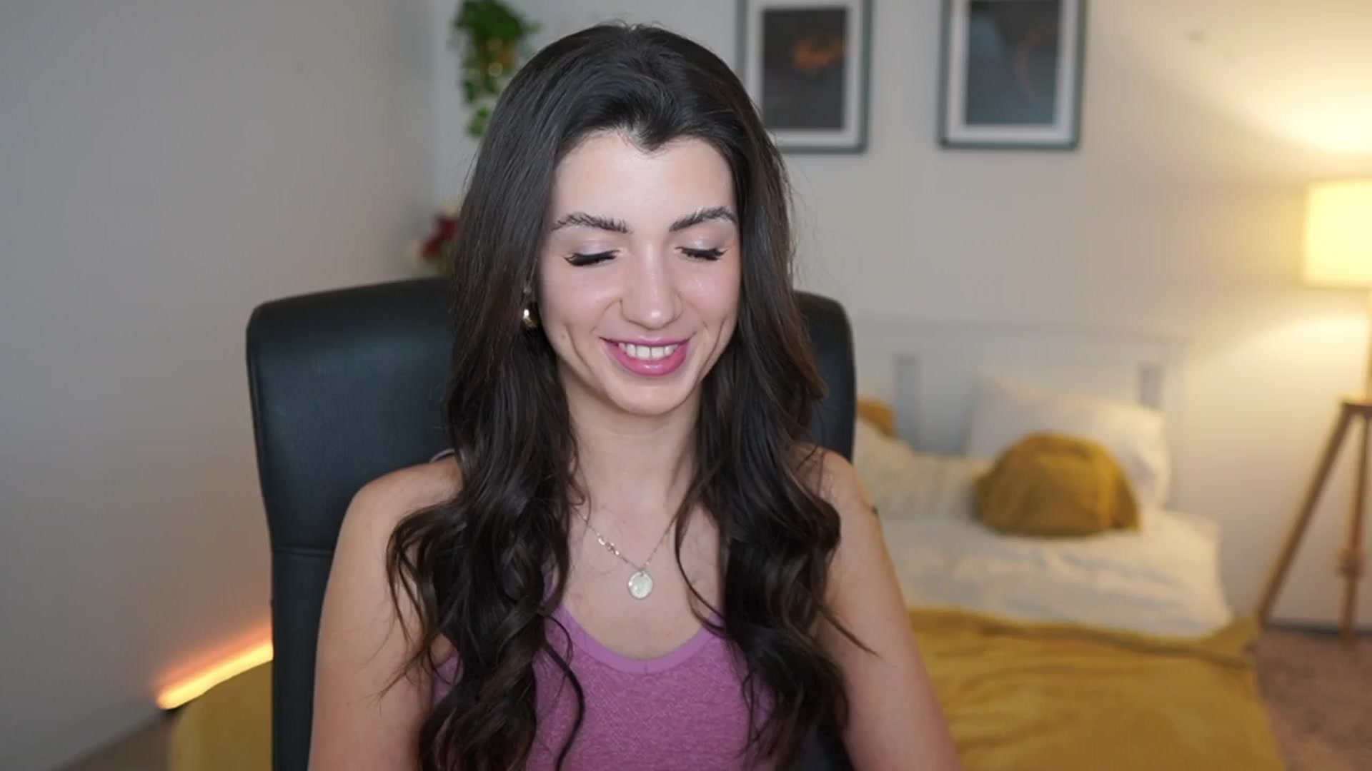 Gallery image thumbnail from Julia_Roca's myfreecams stream on, 04/15/2025, 23:05 image 11 of 20