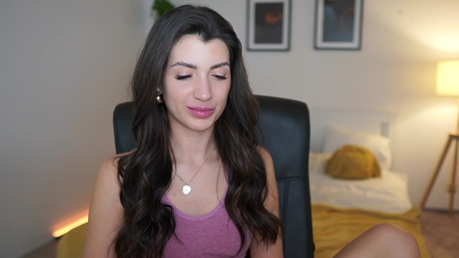 Gallery image thumbnail from Julia_Roca's myfreecams stream on, 04/15/2025, 23:05 image 4 of 20