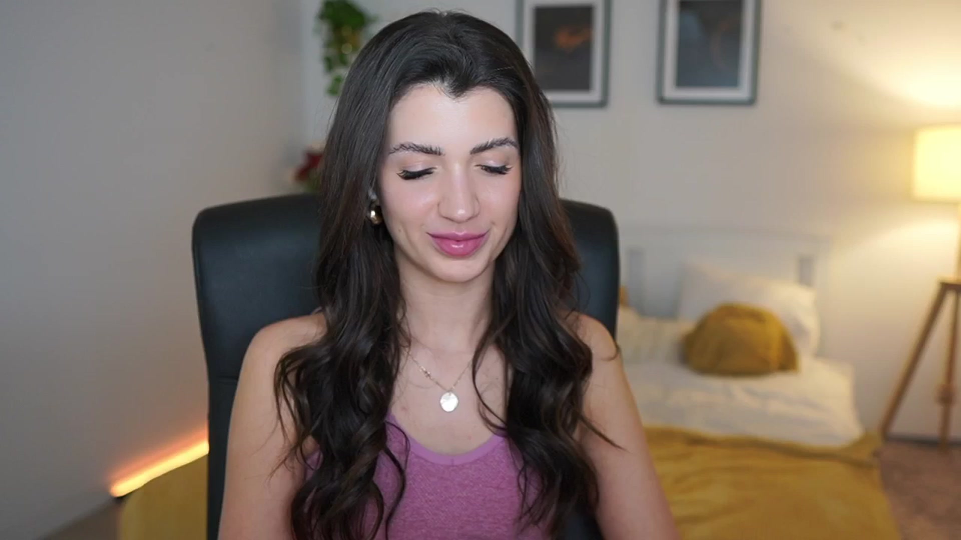 Gallery image thumbnail from Julia_Roca's myfreecams stream on, 04/15/2025, 23:05 image 10 of 20