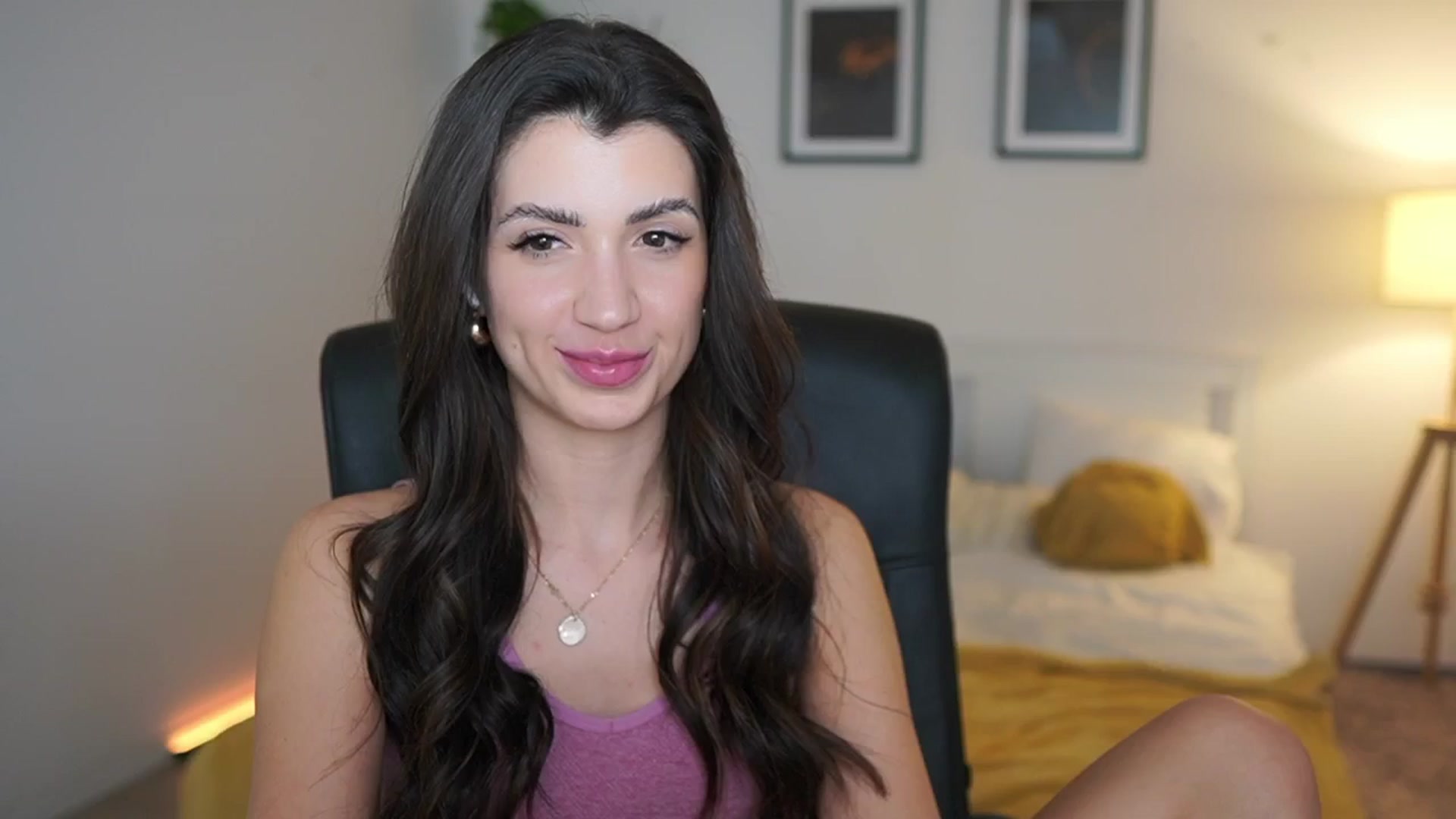 Gallery image thumbnail from Julia_Roca's myfreecams stream on, 04/15/2025, 23:05 image 7 of 20