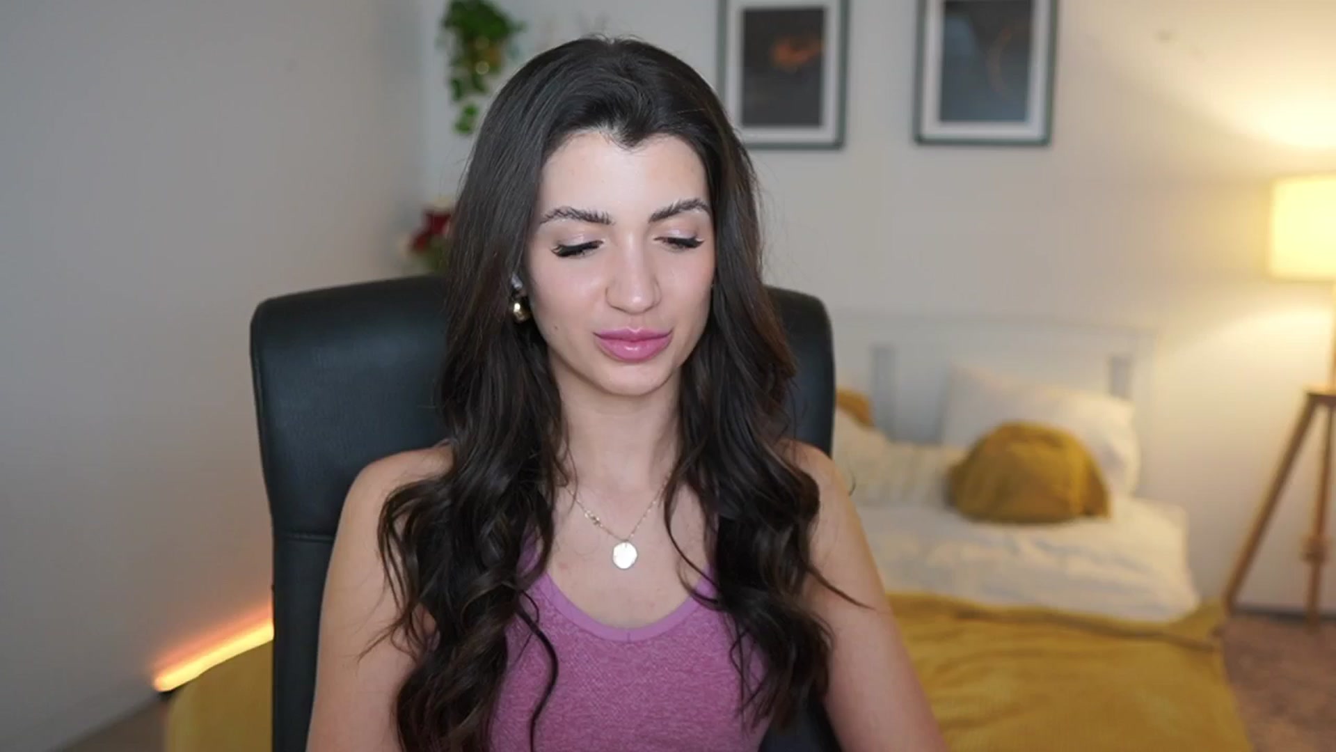 Gallery image thumbnail from Julia_Roca's myfreecams stream on, 04/15/2025, 23:05 image 12 of 20