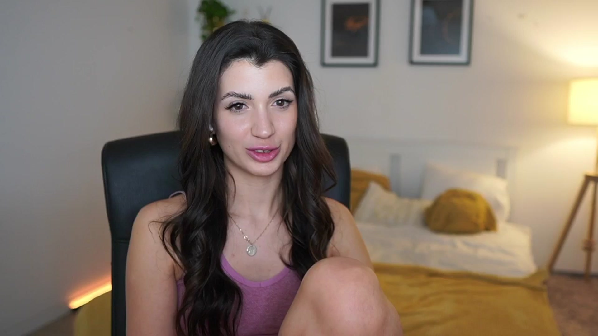 Gallery image thumbnail from Julia_Roca's myfreecams stream on, 04/15/2025, 23:05 image 18 of 20