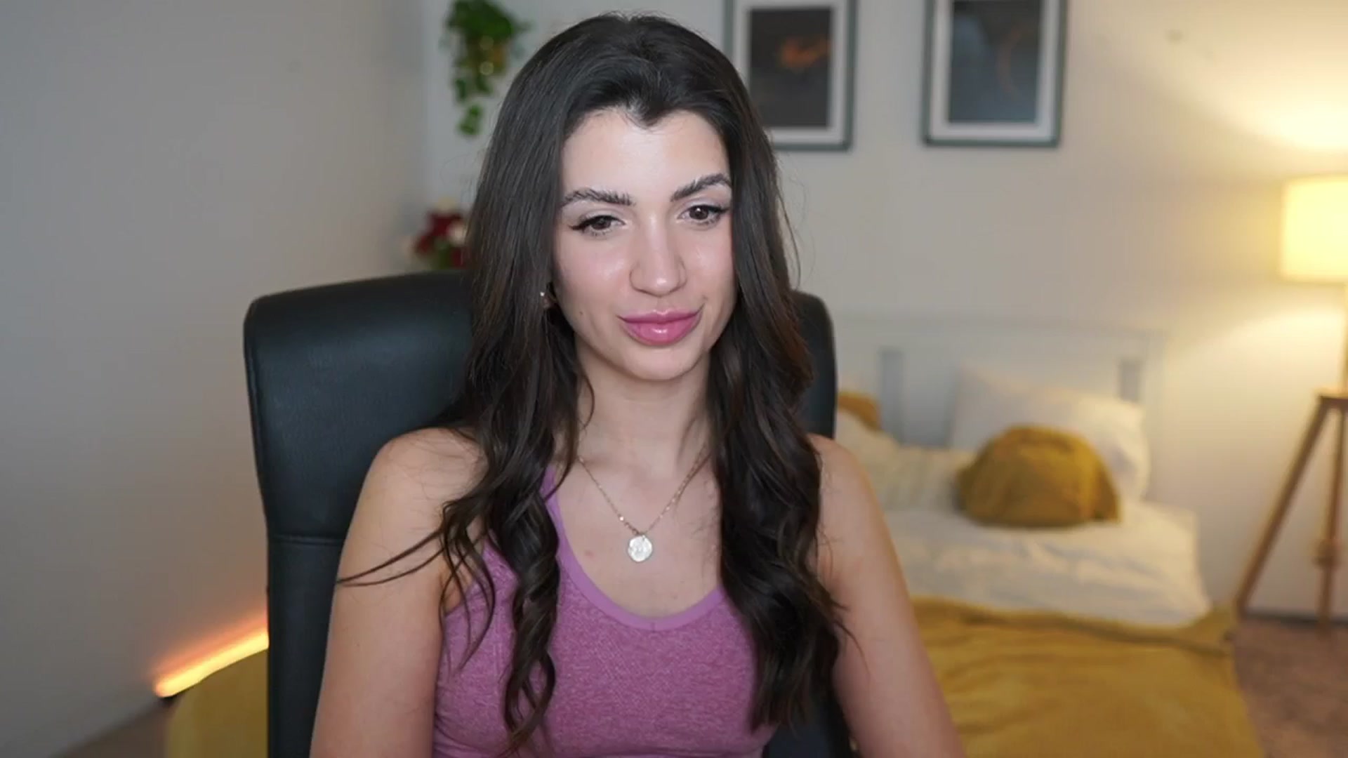 Gallery image thumbnail from Julia_Roca's myfreecams stream on, 04/15/2025, 23:05 image 20 of 20