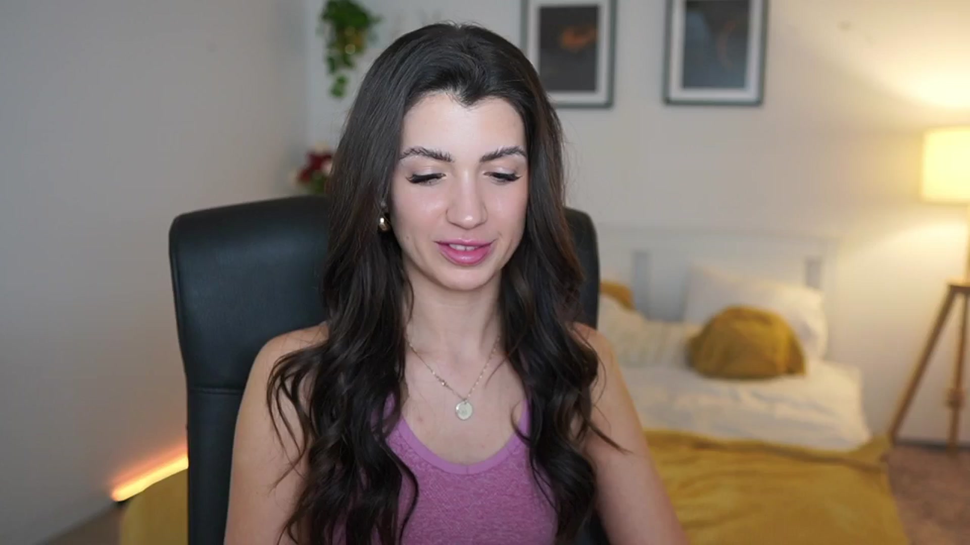 Gallery image thumbnail from Julia_Roca's myfreecams stream on, 04/15/2025, 23:05 image 16 of 20