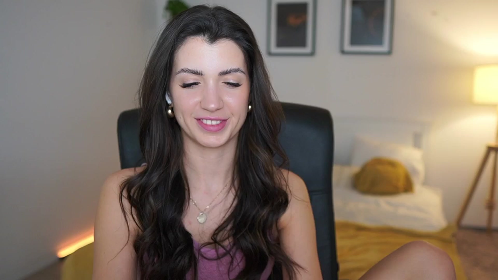 Gallery image thumbnail from Julia_Roca's myfreecams stream on, 04/15/2025, 23:05 image 1 of 20