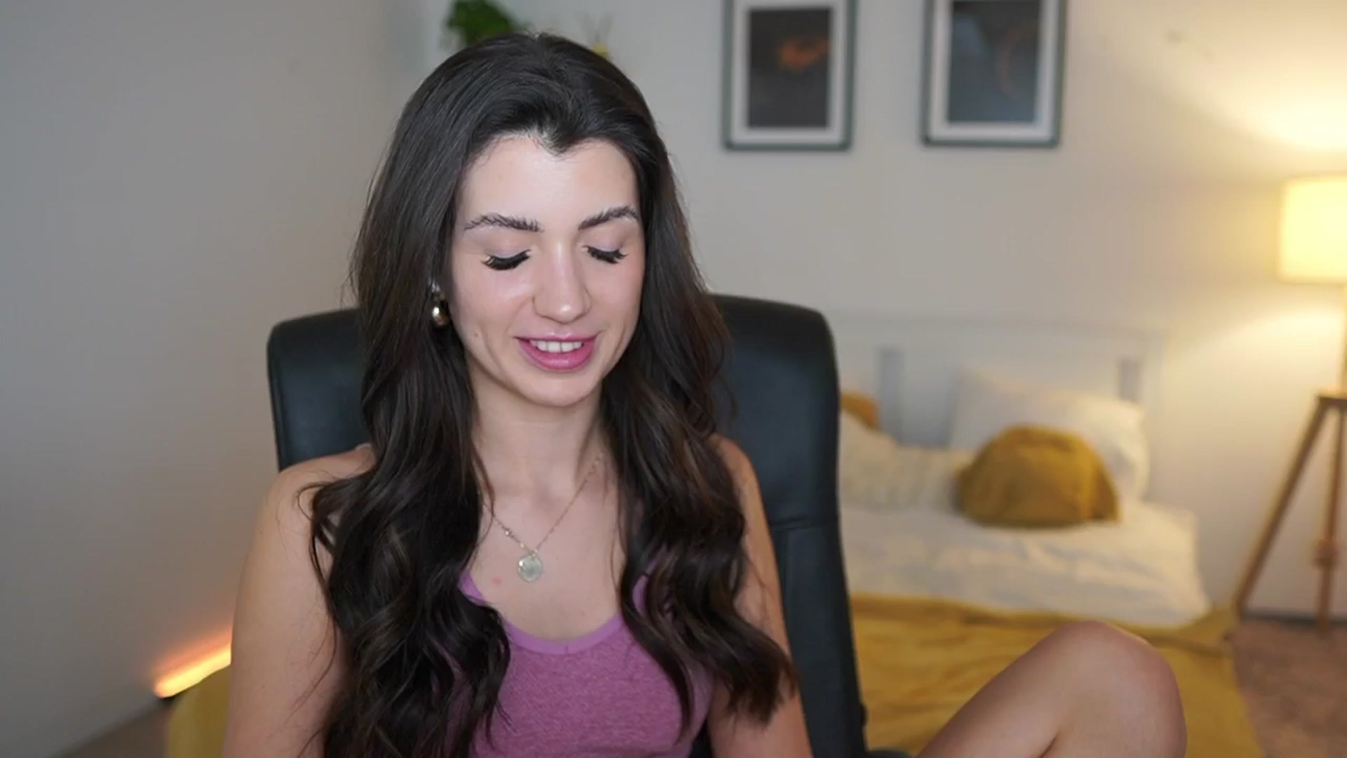 Gallery image thumbnail from Julia_Roca's myfreecams stream on, 04/15/2025, 23:05 image 6 of 20