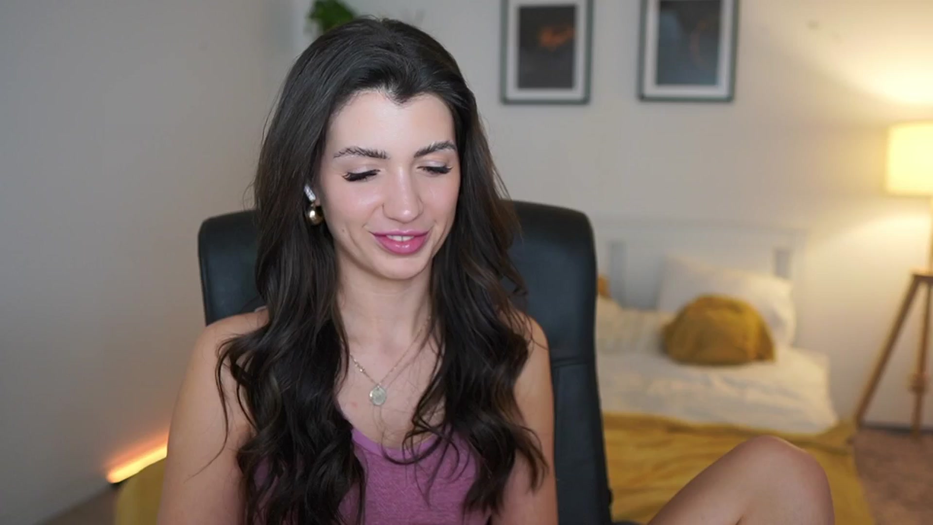 Gallery image thumbnail from Julia_Roca's myfreecams stream on, 04/15/2025, 23:05 image 2 of 20