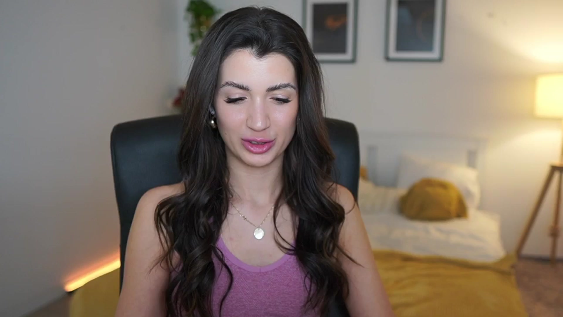 Gallery image thumbnail from Julia_Roca's myfreecams stream on, 04/15/2025, 23:05 image 9 of 20
