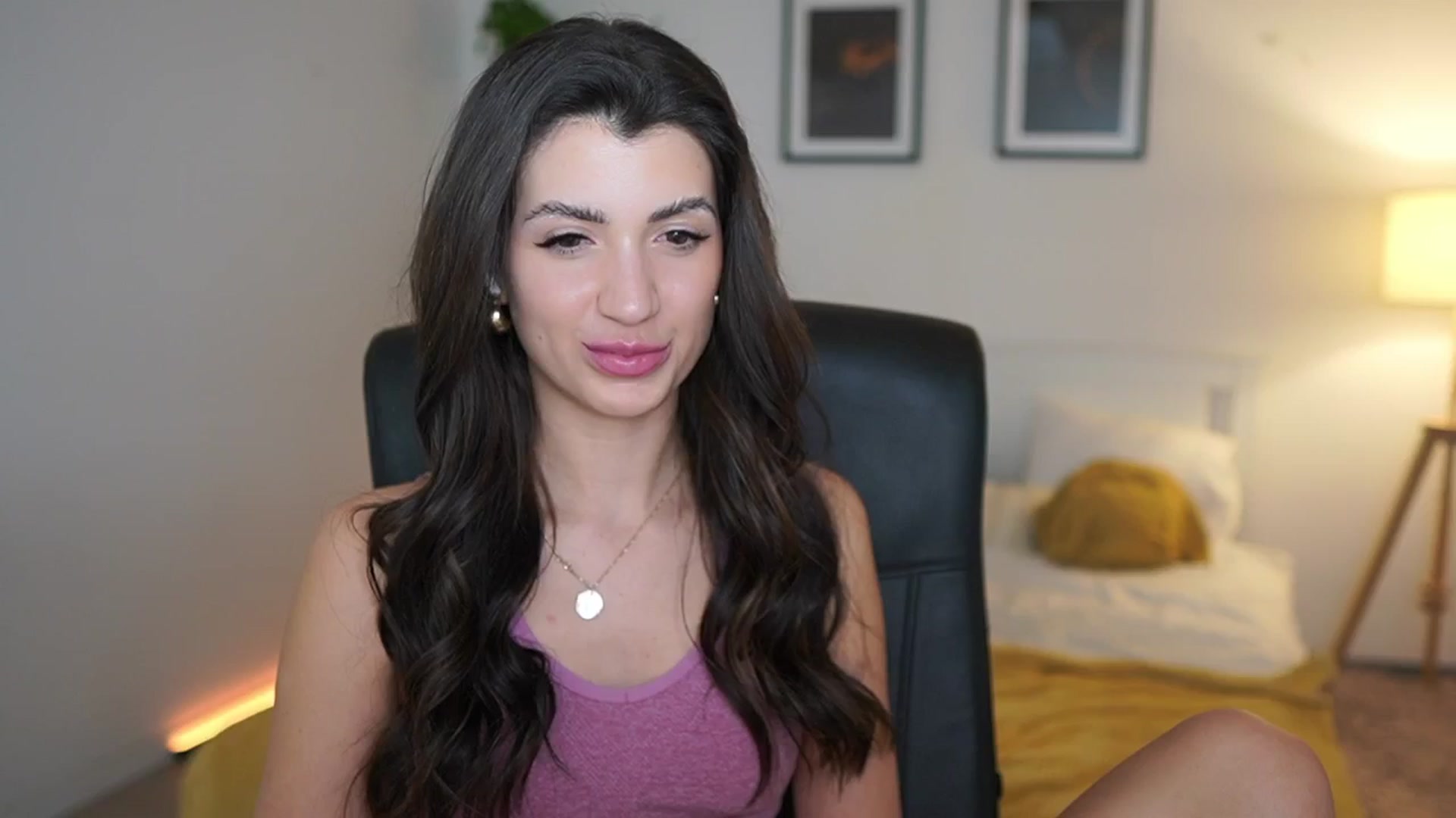 Gallery image thumbnail from Julia_Roca's myfreecams stream on, 04/15/2025, 23:05 image 5 of 20